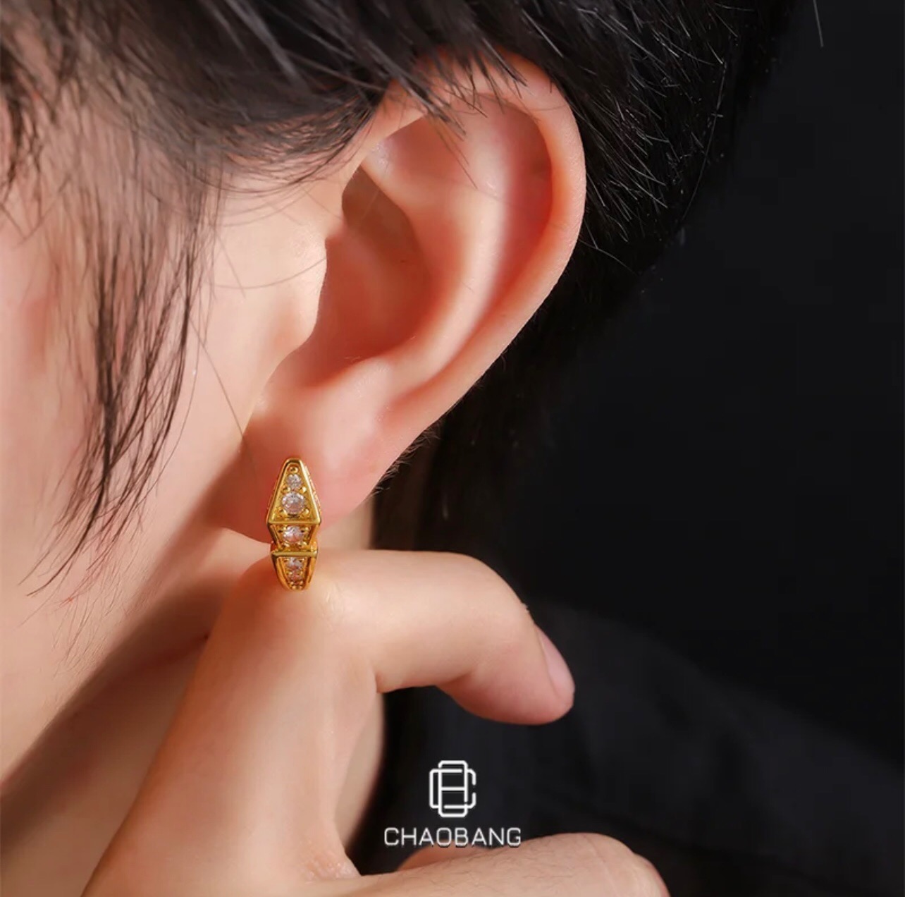 【BVLGARI宝格丽最新款🆕🆕玫瑰金满钻灵蛇耳钉】一致官网黄铜材质，非常的上镜‼️设计很特别值得入手高
