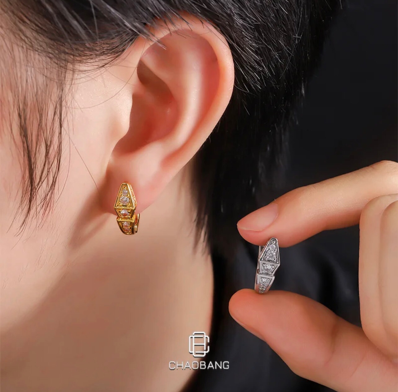 【BVLGARI宝格丽最新款🆕🆕玫瑰金满钻灵蛇耳钉】一致官网黄铜材质，非常的上镜‼️设计很特别值得入手高