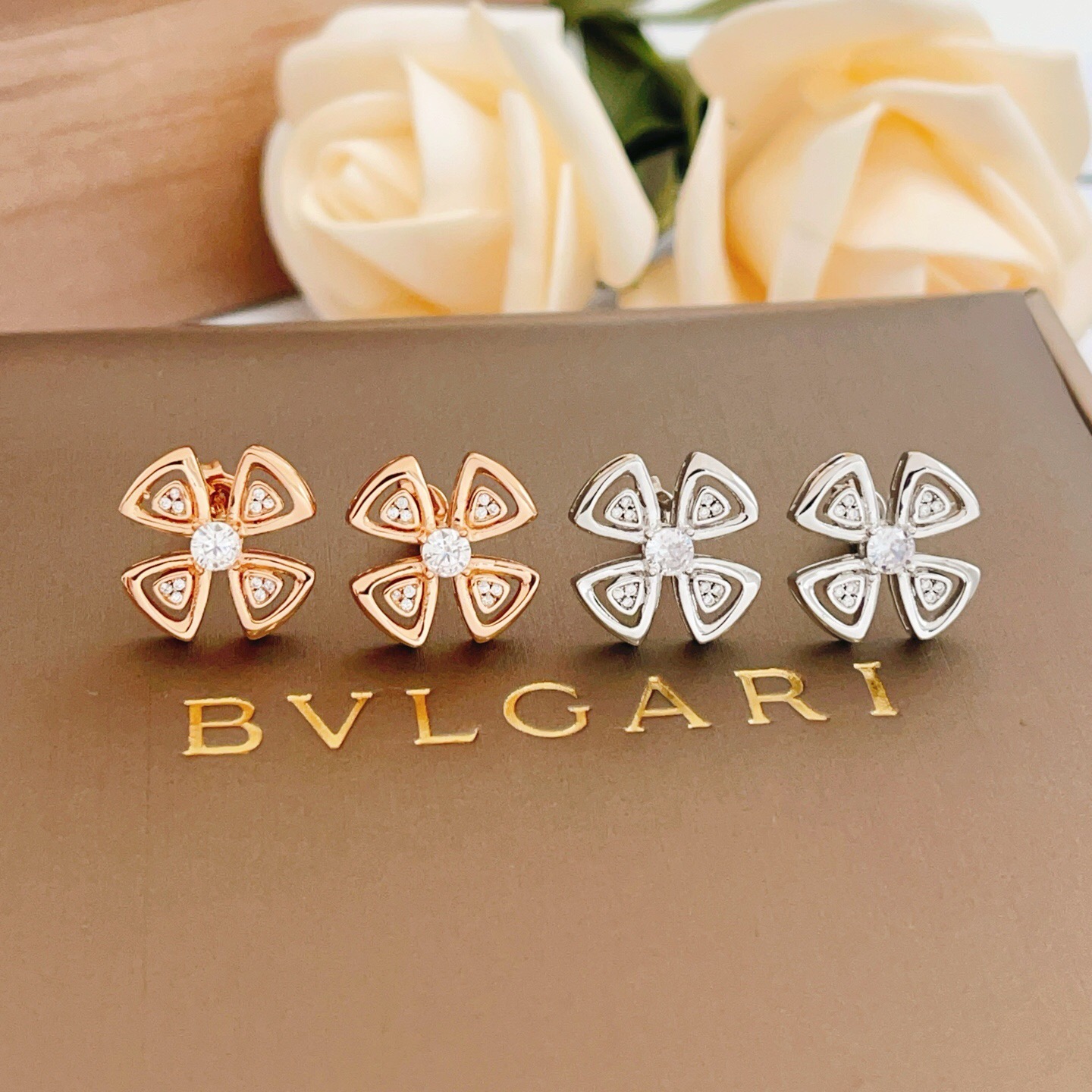 BE063银色BE064玫瑰金【BVLGARI宝格丽最新款🆕🆕两色咏绽花耳钉】一致官网黄铜材质，非常的上