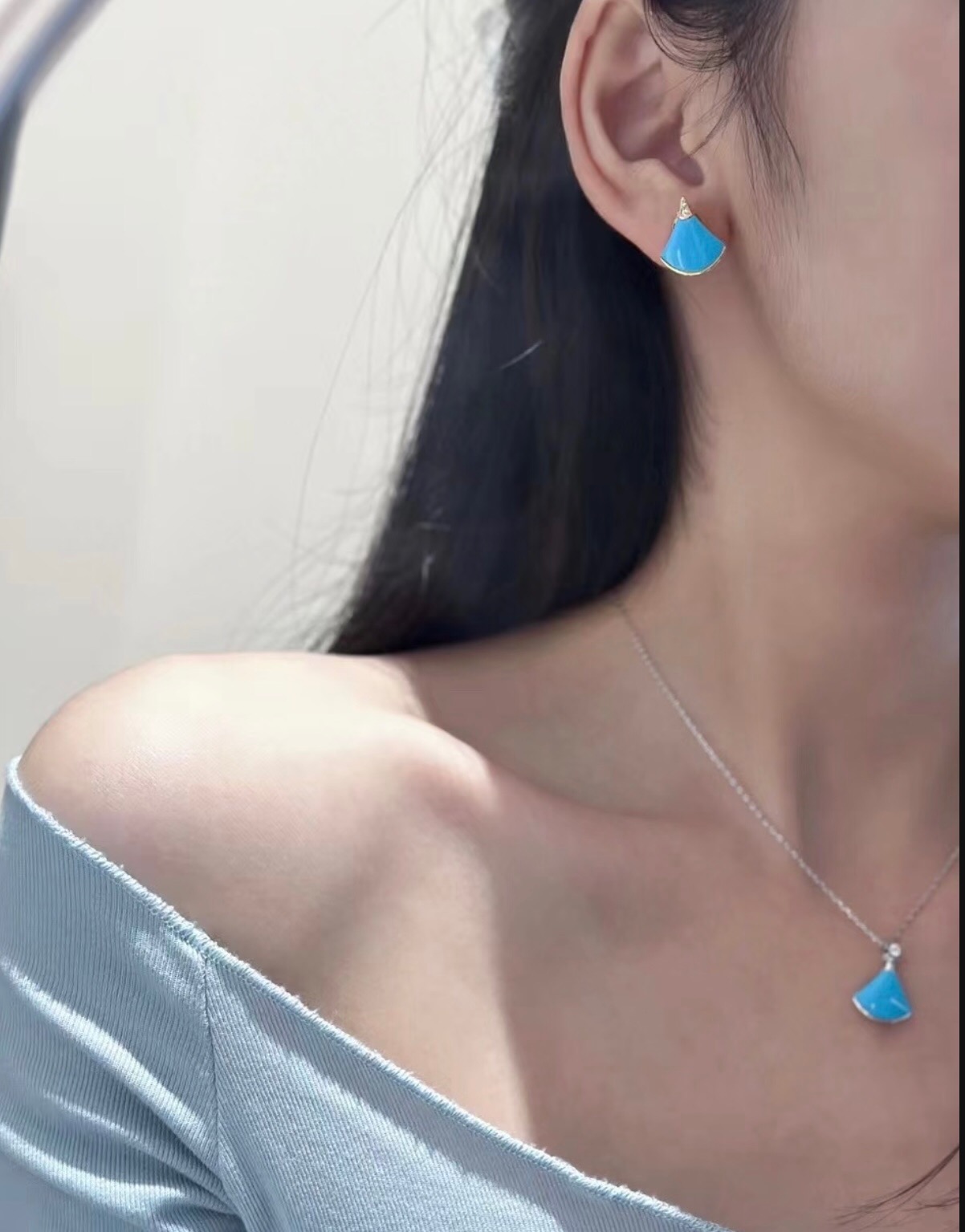 【BVLGARI宝格丽最新款🆕🆕玫瑰金蓝贝扇子耳钉】一致官网黄铜材质，非常的上镜‼️设计很特别值得入手高