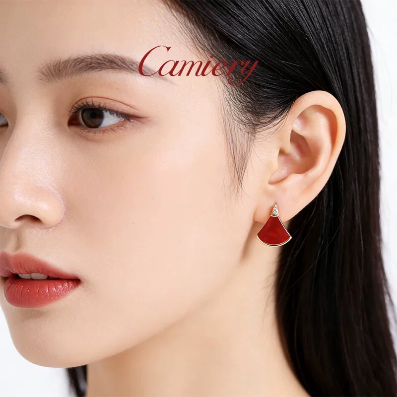 【BVLGARI宝格丽最新款🆕🆕玫瑰金紫贝扇子耳钉】一致官网黄铜材质，非常的上镜‼️设计很特别值得入手高