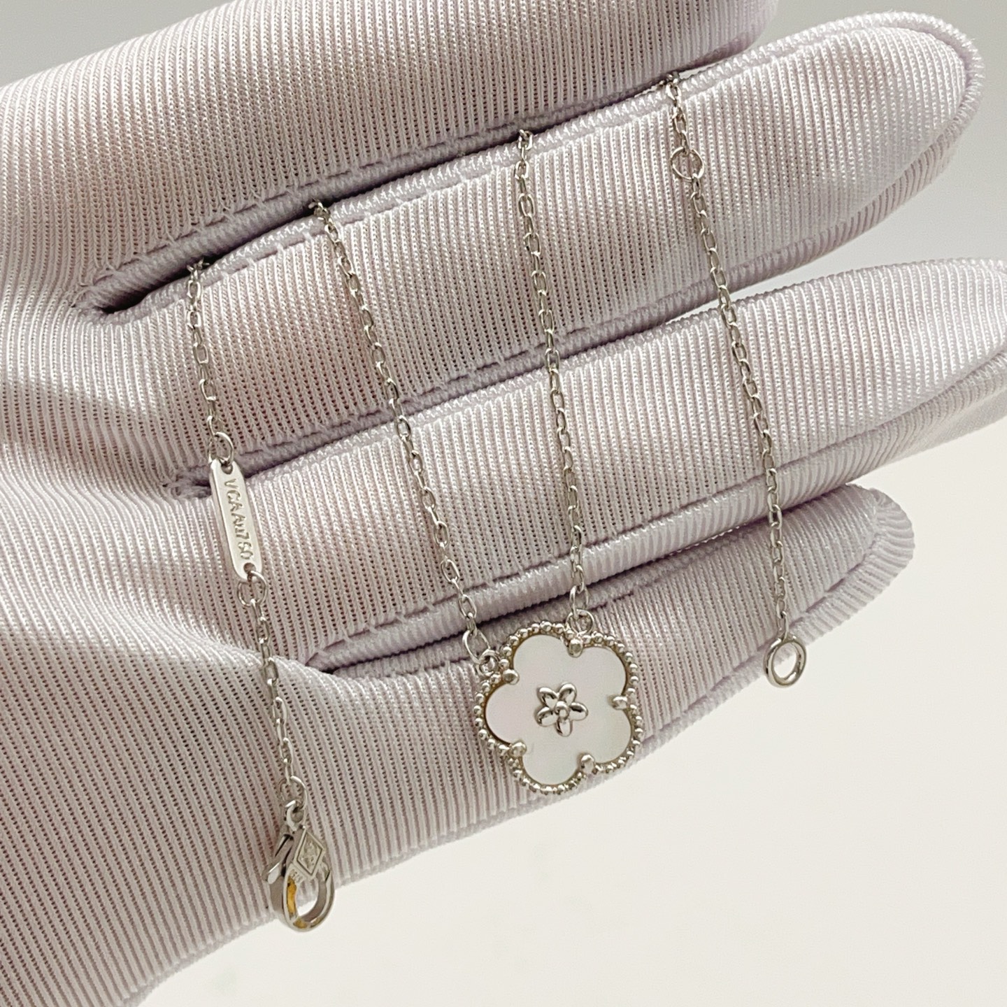 Van Cleef Arpels Alhambra necklace silver white gold white mother of pearl 42cm