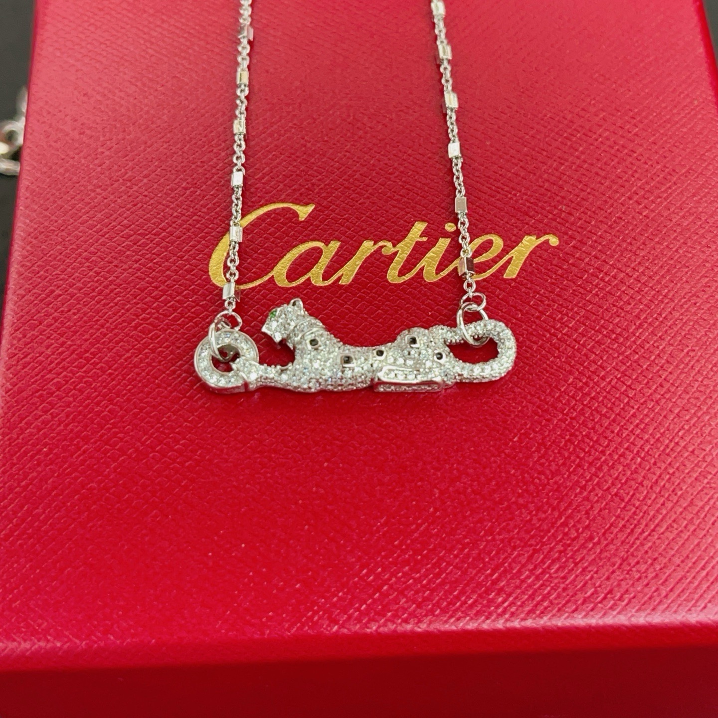 【Cartie*卡地亚最新款🆕🆕银色满钻豹子项链】一致官网黄铜材质，非常的上镜‼️设计很特别值得入手高级