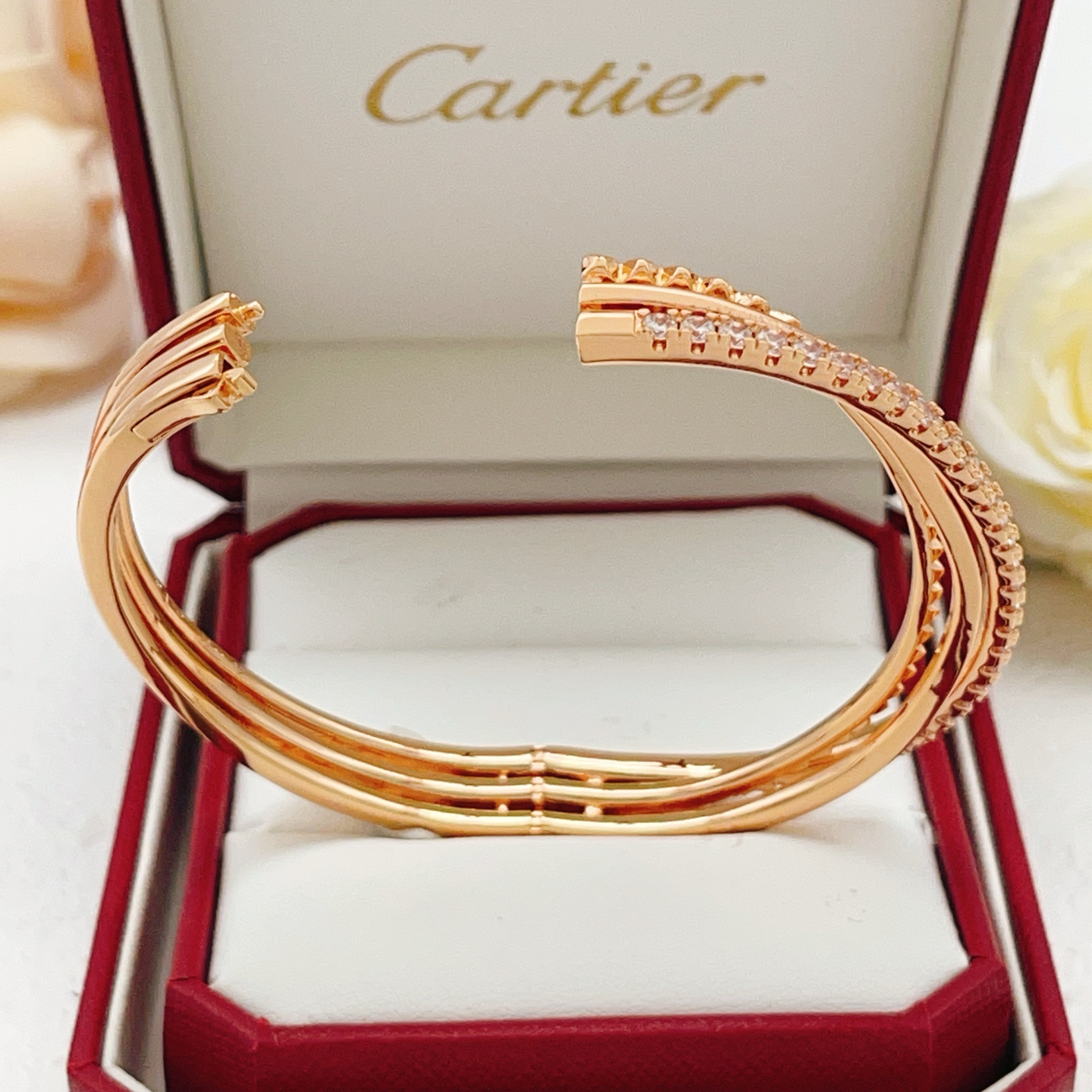 大小尺寸:17均码【Cartie*卡地亚最新款🆕🆕玫瑰金镶钻三圈手镯】一致官网黄铜材质，非常的上镜‼️设