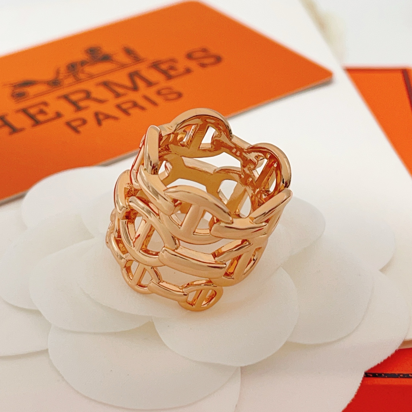 大小尺寸:6号、7号、8号【He@mes爱玛仕最新款🆕🆕玫瑰金光面三层猪鼻子戒指】一致官网黄铜材质，非常