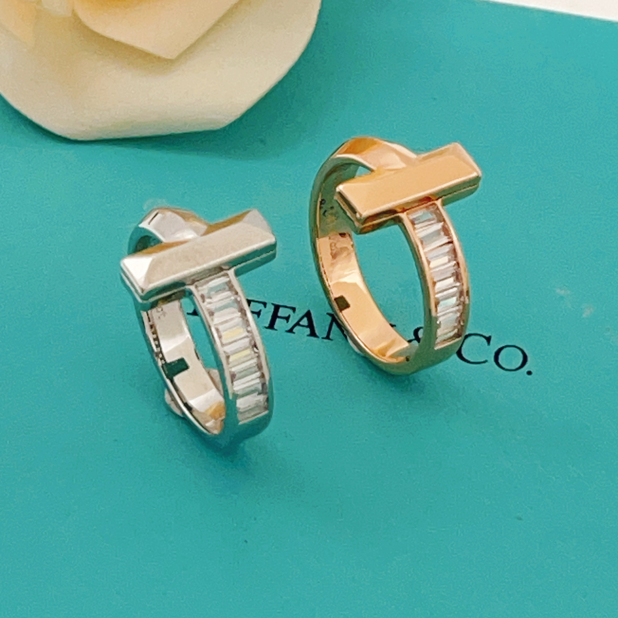 尺寸码数:6.7.8码【Tiffany*帝芙尼最新款🆕🆕银色光面排钻T形戒指】一致官网黄铜材质，非常的上