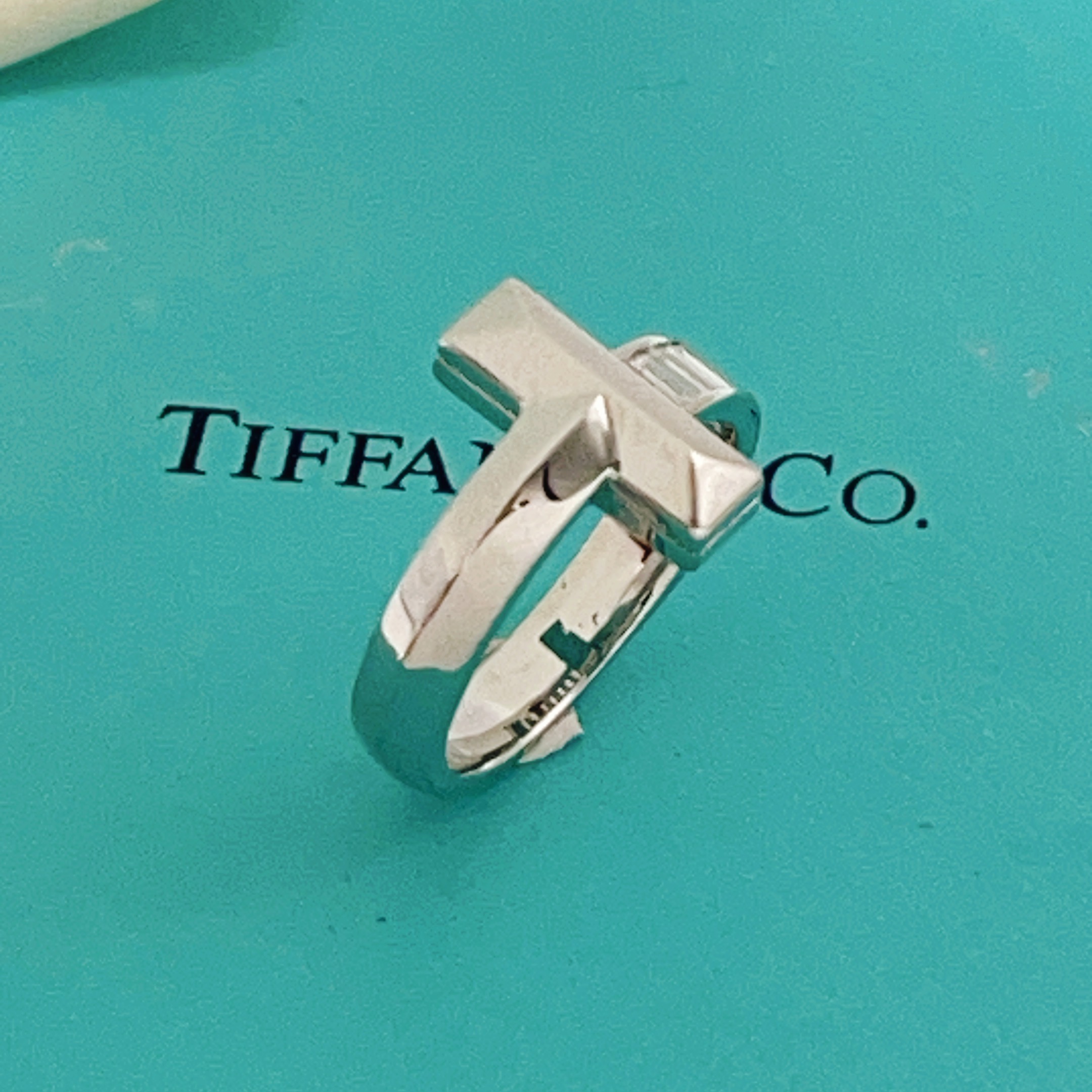 尺寸码数:6.7.8码【Tiffany*帝芙尼最新款🆕🆕银色光面排钻T形戒指】一致官网黄铜材质，非常的上