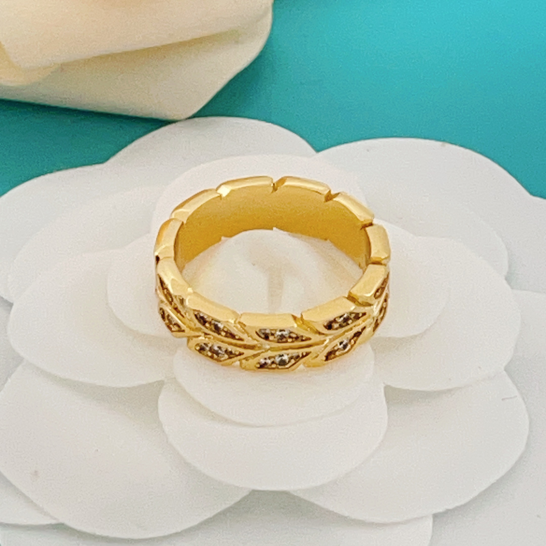 尺寸:6，7，8 码【Tiffany*帝芙尼最新款🆕🆕金色镶钻叶片戒指】一致官网黄铜材质，非常的上镜‼️