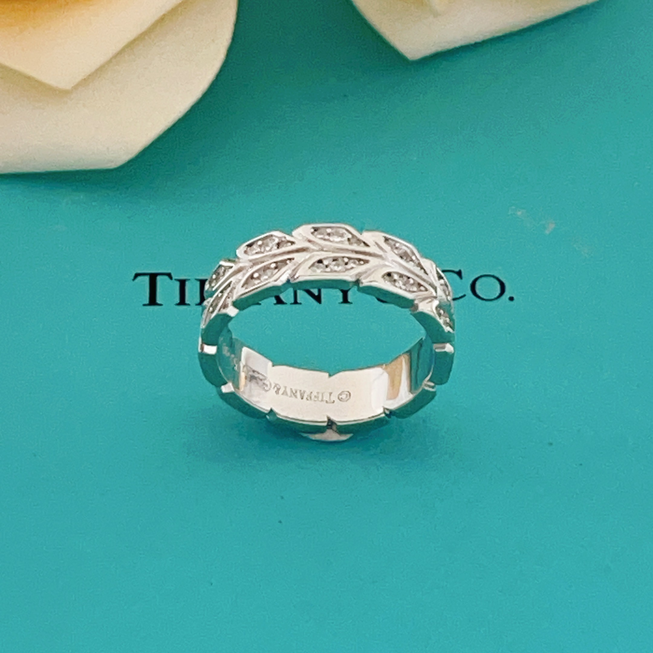尺寸:6，7，8 码【Tiffany*帝芙尼最新款🆕🆕银色镶钻叶片戒指】一致官网黄铜材质，非常的上镜‼️