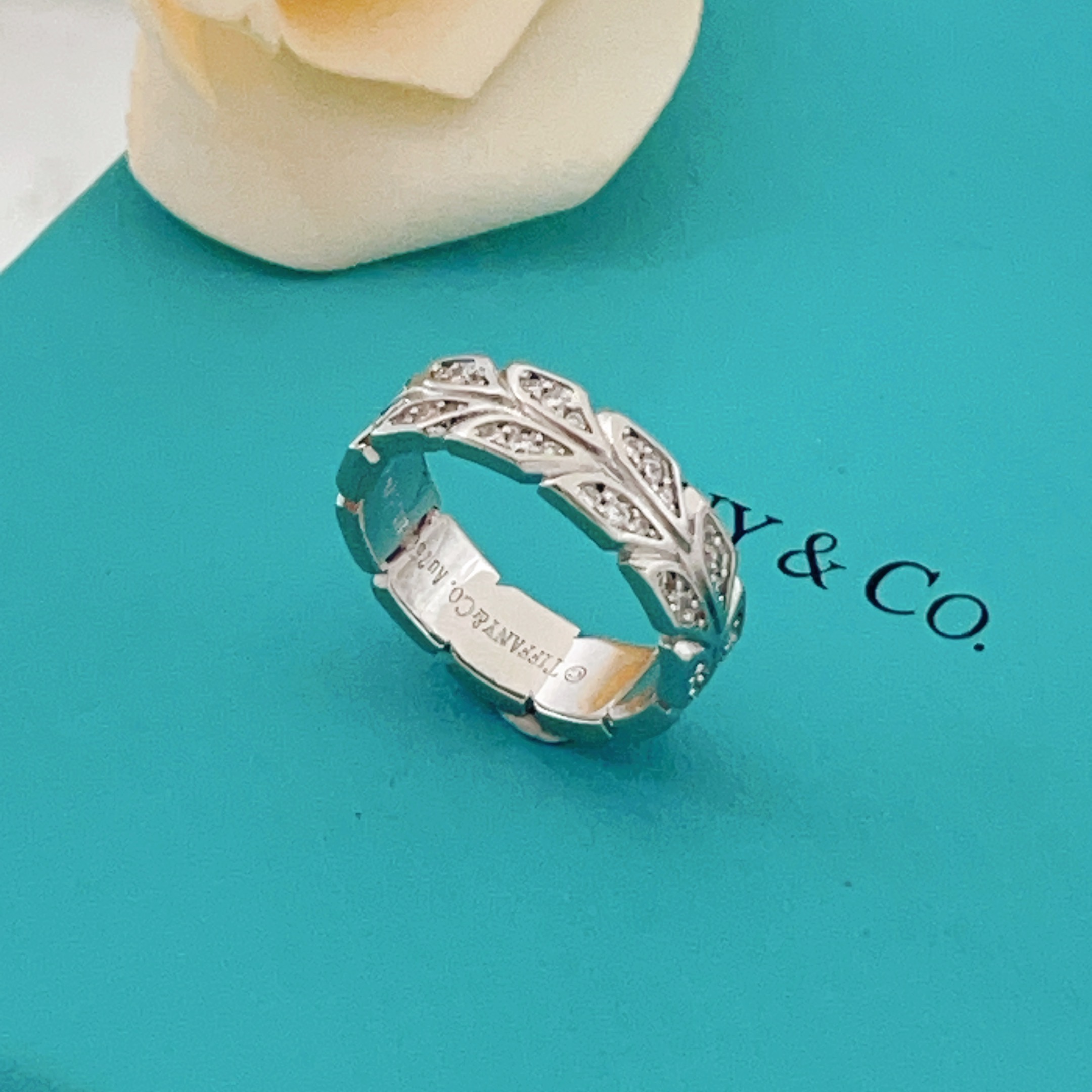 尺寸:6，7，8 码【Tiffany*帝芙尼最新款🆕🆕银色镶钻叶片戒指】一致官网黄铜材质，非常的上镜‼️