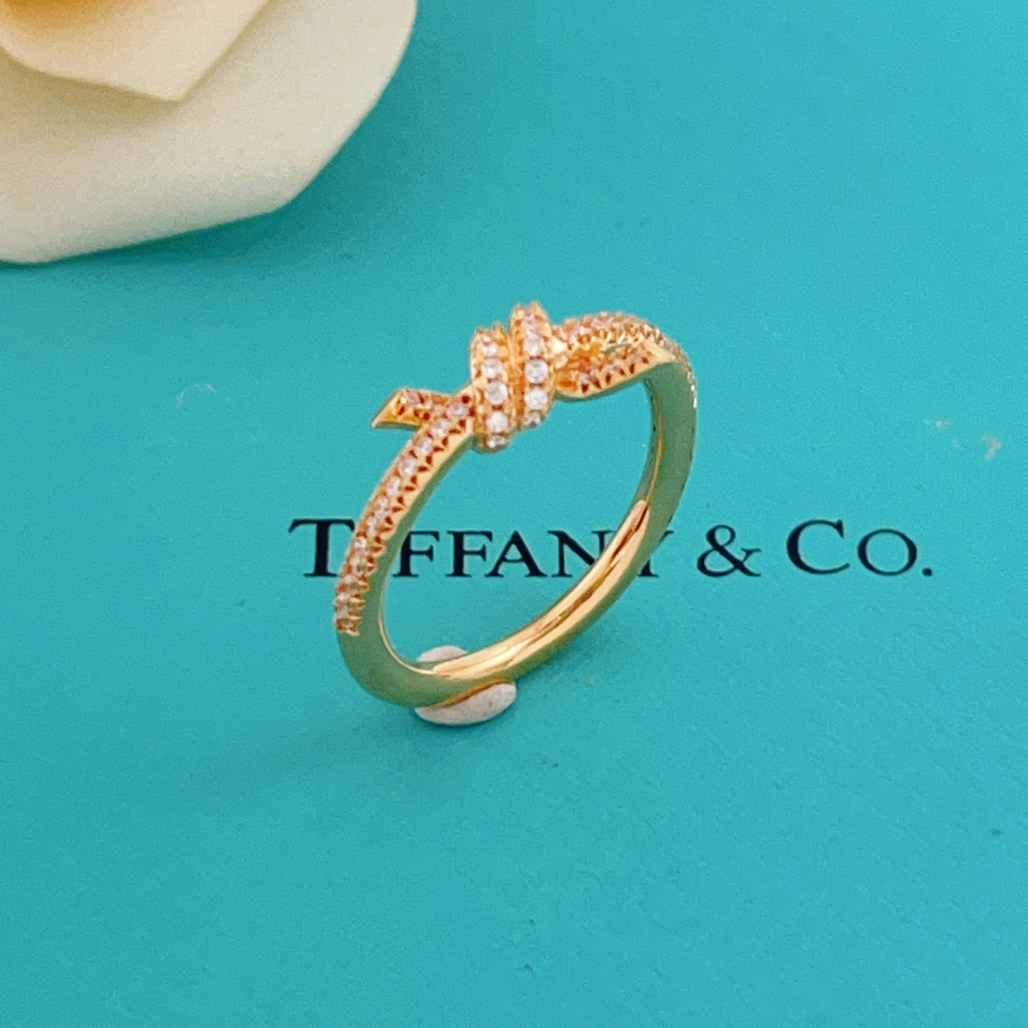 尺寸码数:6.7.8码【Tiffany*帝芙尼最新款🆕🆕玫瑰金镶钻绳结戒指】一致官网黄铜材质，非常的上镜