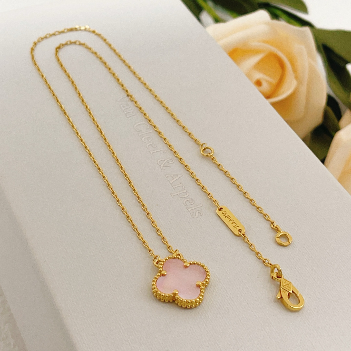 Collar Van Cleef Arpels Vintage Alhambra Oro amarillo con nácar rosa 42cm