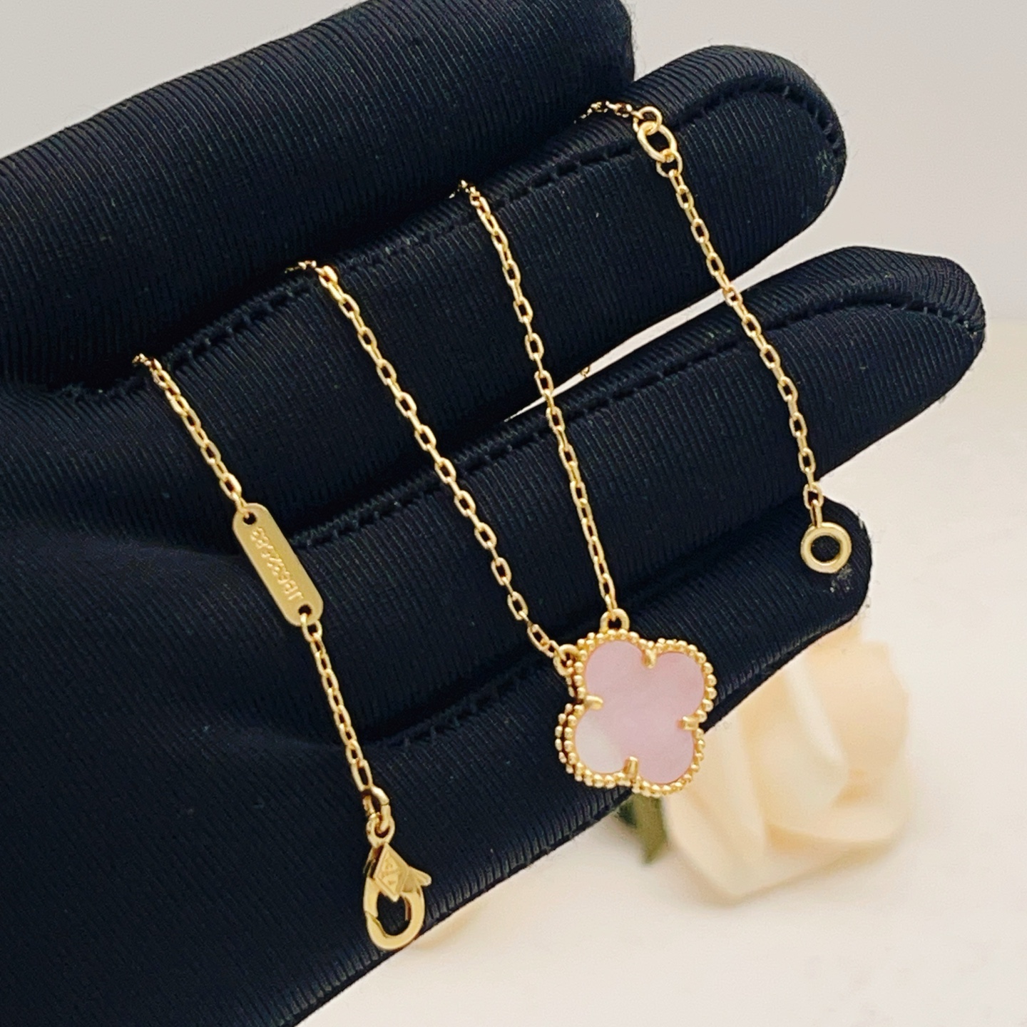 Collar Van Cleef Arpels Vintage Alhambra Oro amarillo con nácar rosa 42cm