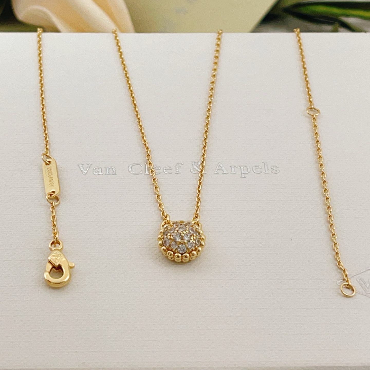 Collana Van Cleef Arpels Perlee Oro giallo con pavé di diamanti trasparenti da 42 cm con prolunga da 2 cm