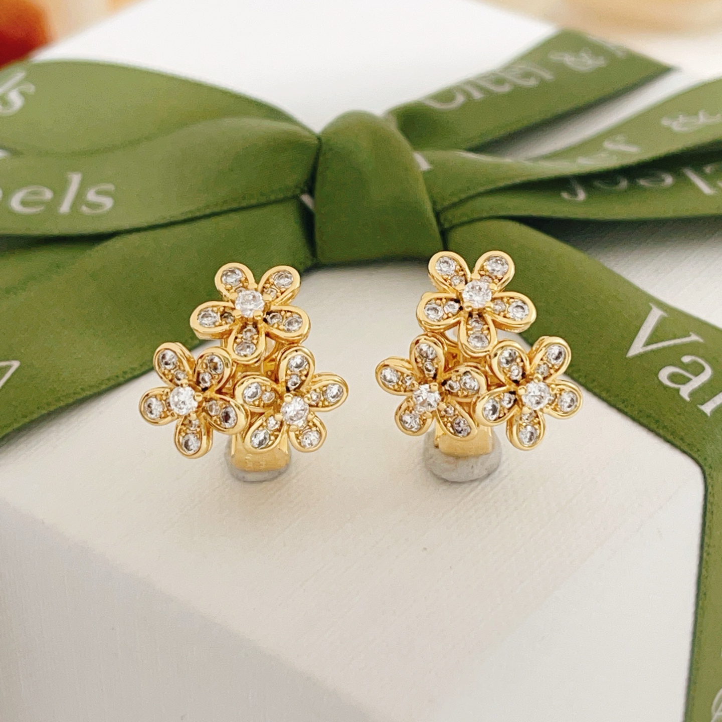 Pendientes Van Cleef Arpels Socrate Oro amarillo con transparente