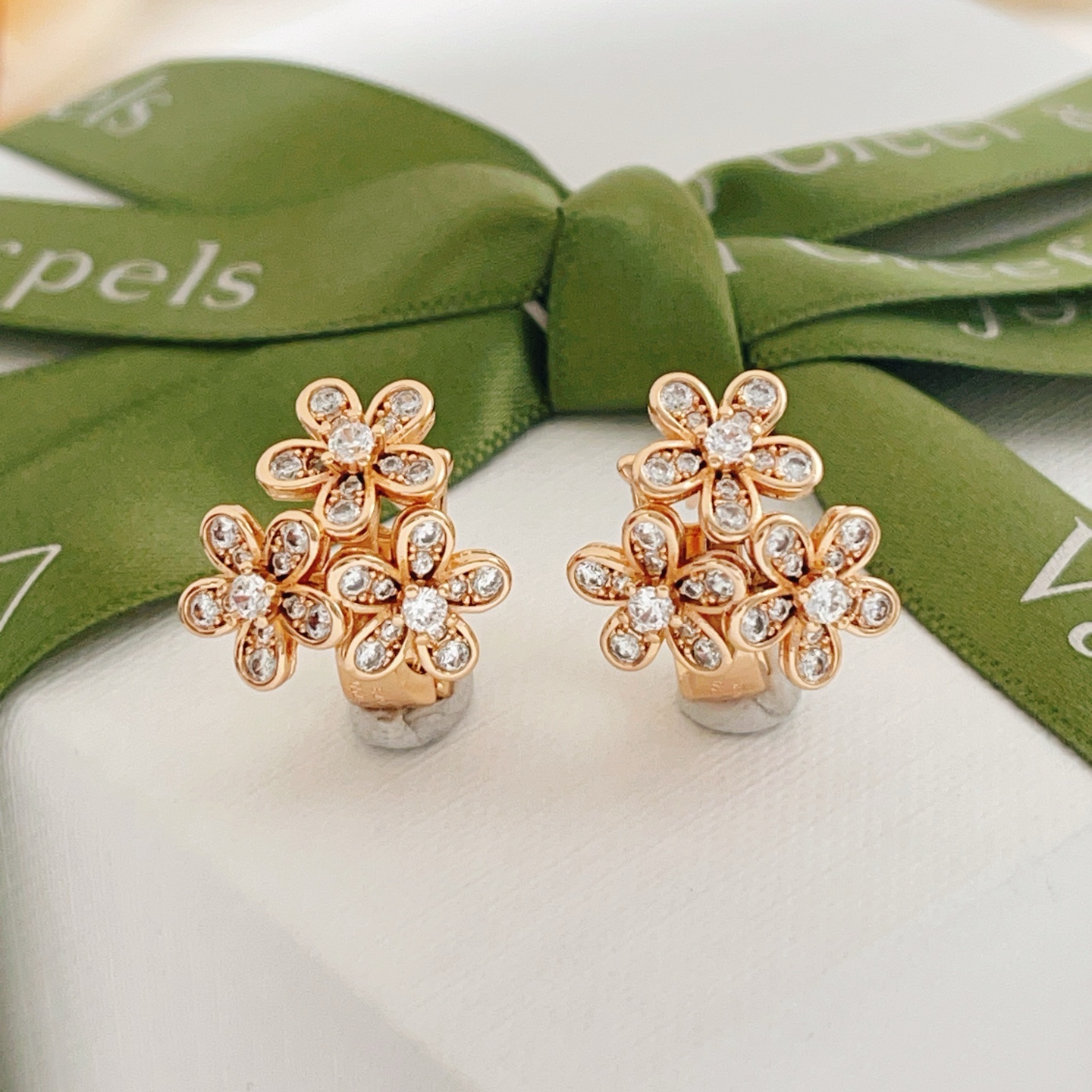 Pendientes Van Cleef Arpels Socrate oro rosa de 18 k diamante transparente