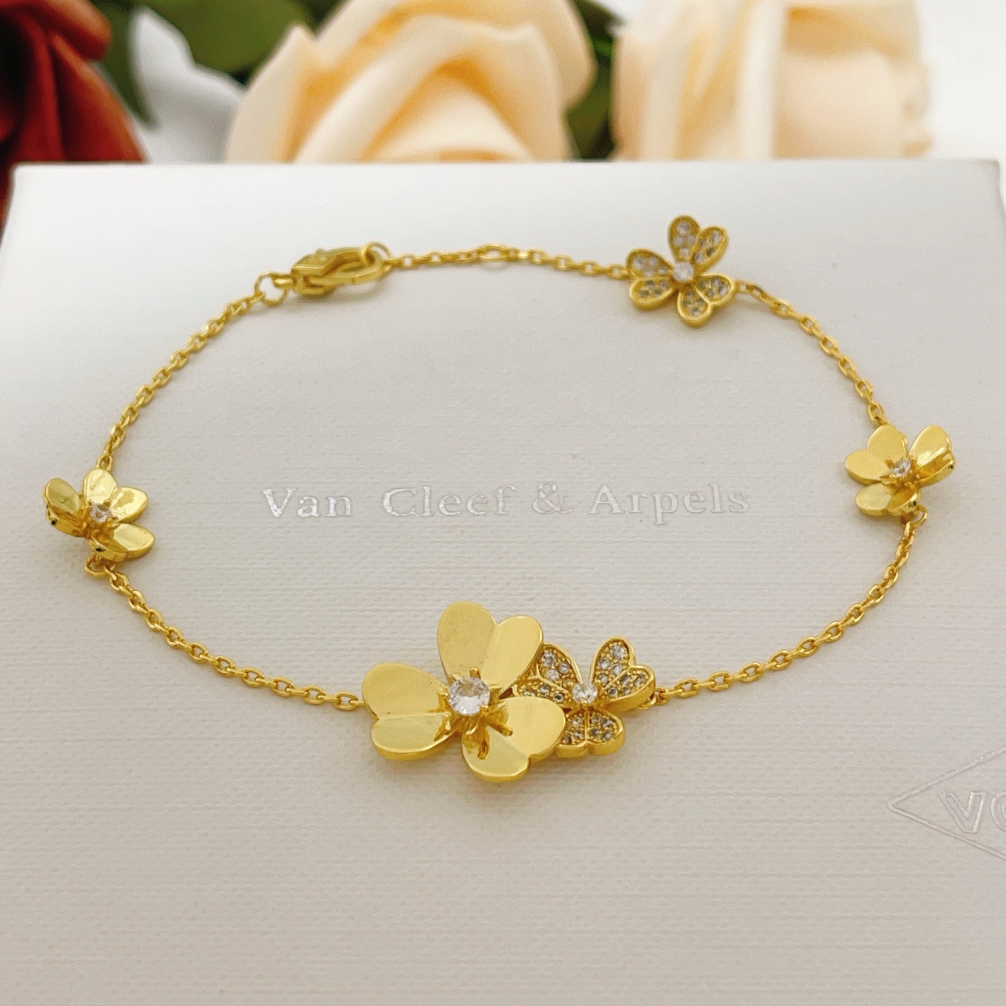Van Cleef Arpels Frivole bracelet Yellow gold with clear diamond accents 17cm