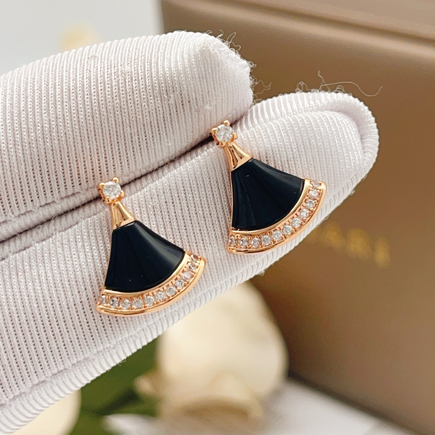Bvlgari Divas Dream earrings Rose gold black onyx clear diamond 1 5cm length