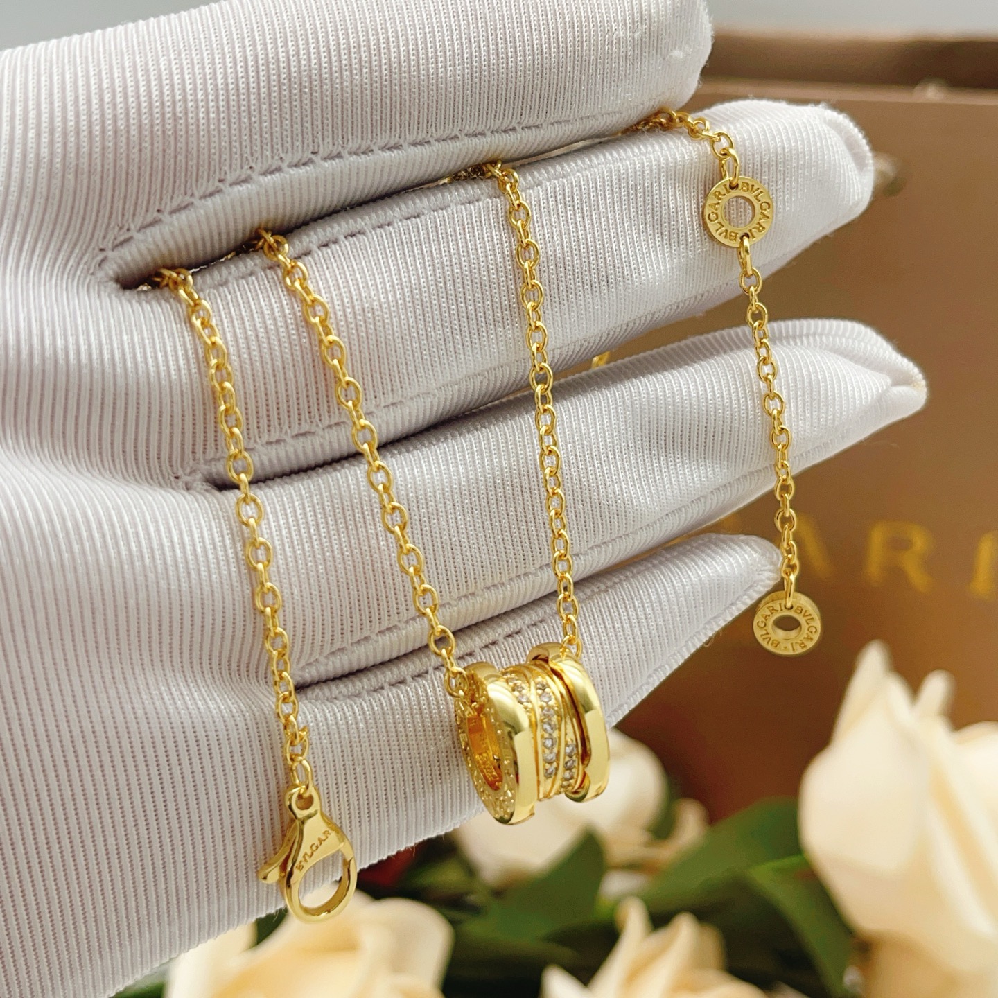 Bvlgari B zero1 necklace yellow gold with clear diamond accents 40-45cm adjustable