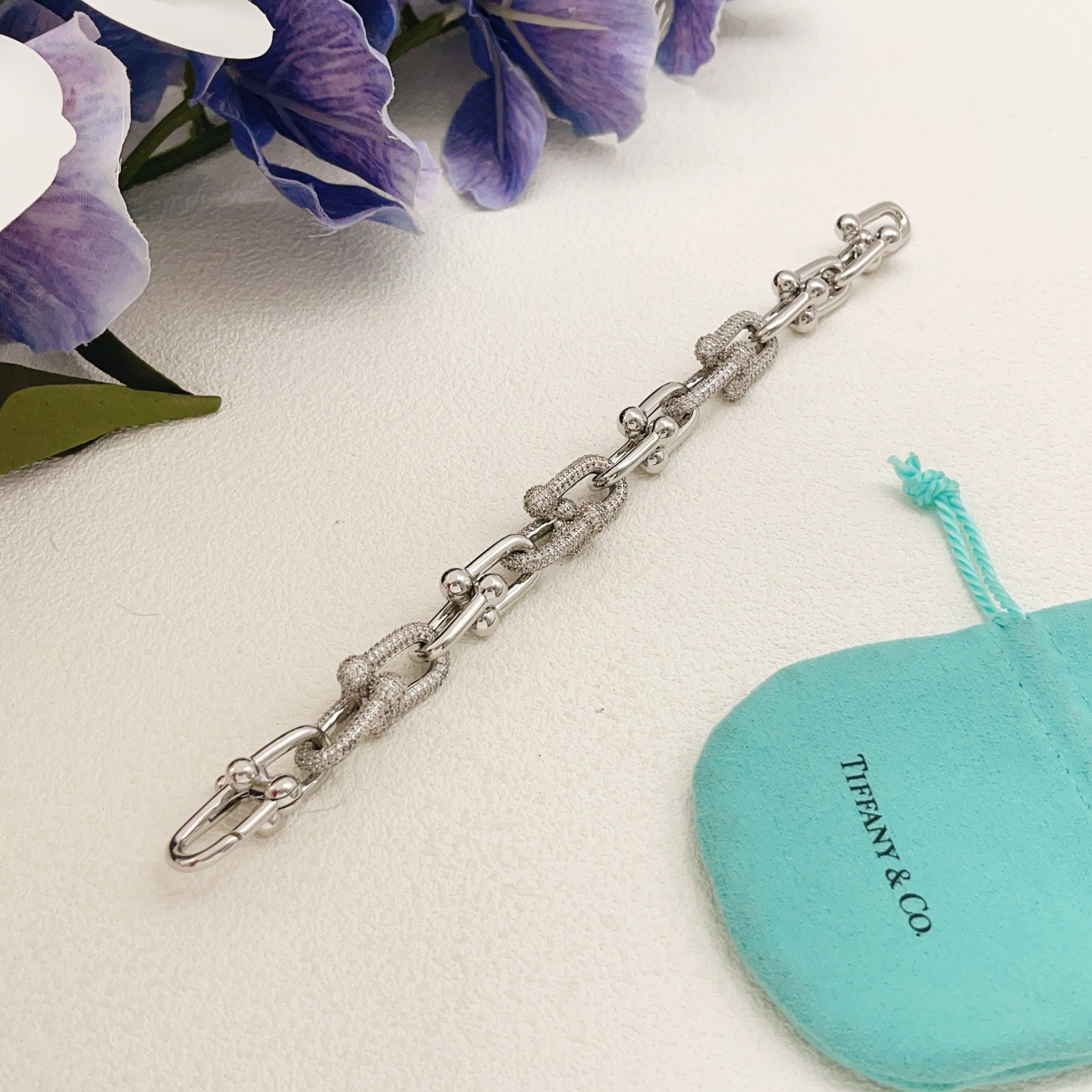 【Tiffany*帝芙尼最新款🆕🆕银色镶钻马蹄手链】一致官网黄铜材质，非常的上镜‼️设计很特别值得入手高级手工坊系列