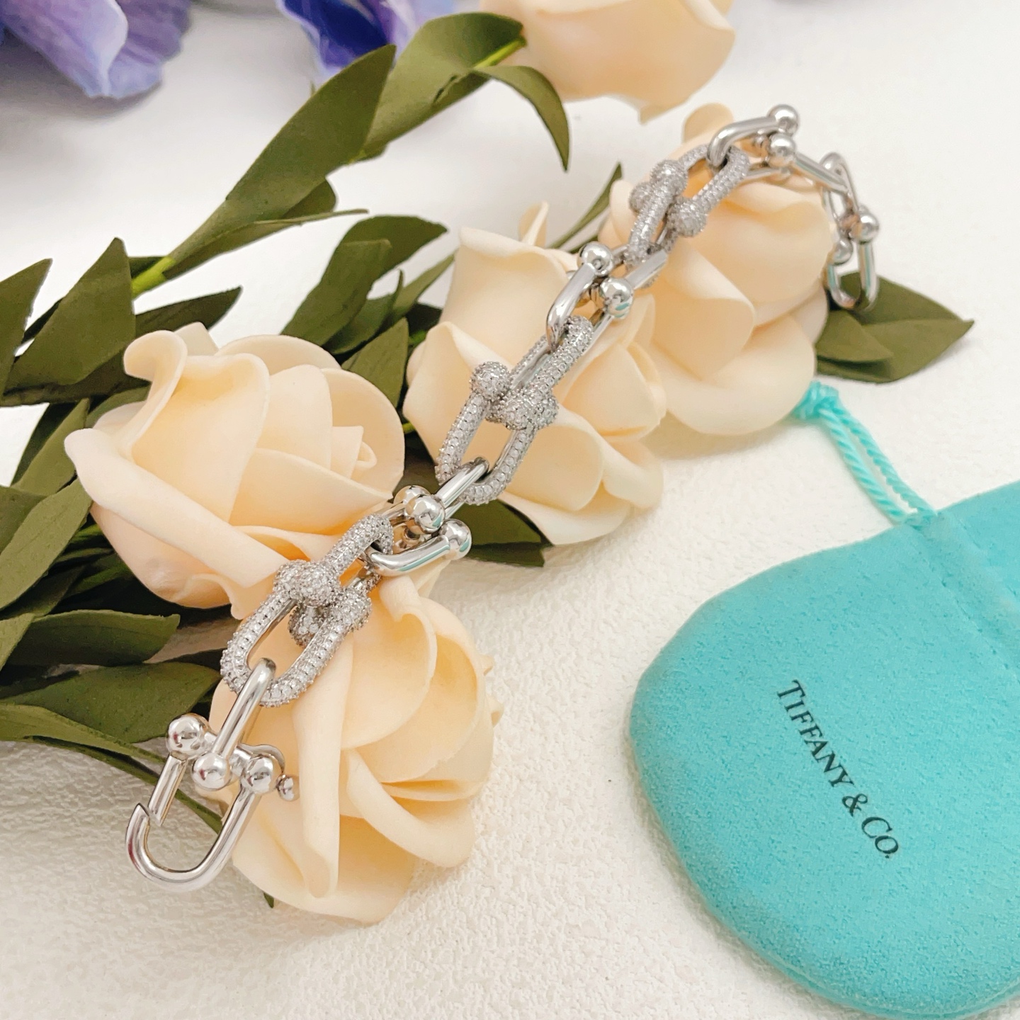 【Tiffany*帝芙尼最新款🆕🆕银色镶钻马蹄手链】一致官网黄铜材质，非常的上镜‼️设计很特别值得入手高级手工坊系列