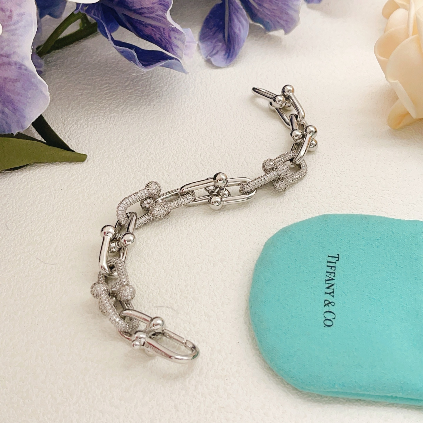 【Tiffany*帝芙尼最新款🆕🆕银色镶钻马蹄手链】一致官网黄铜材质，非常的上镜‼️设计很特别值得入手高级手工坊系列