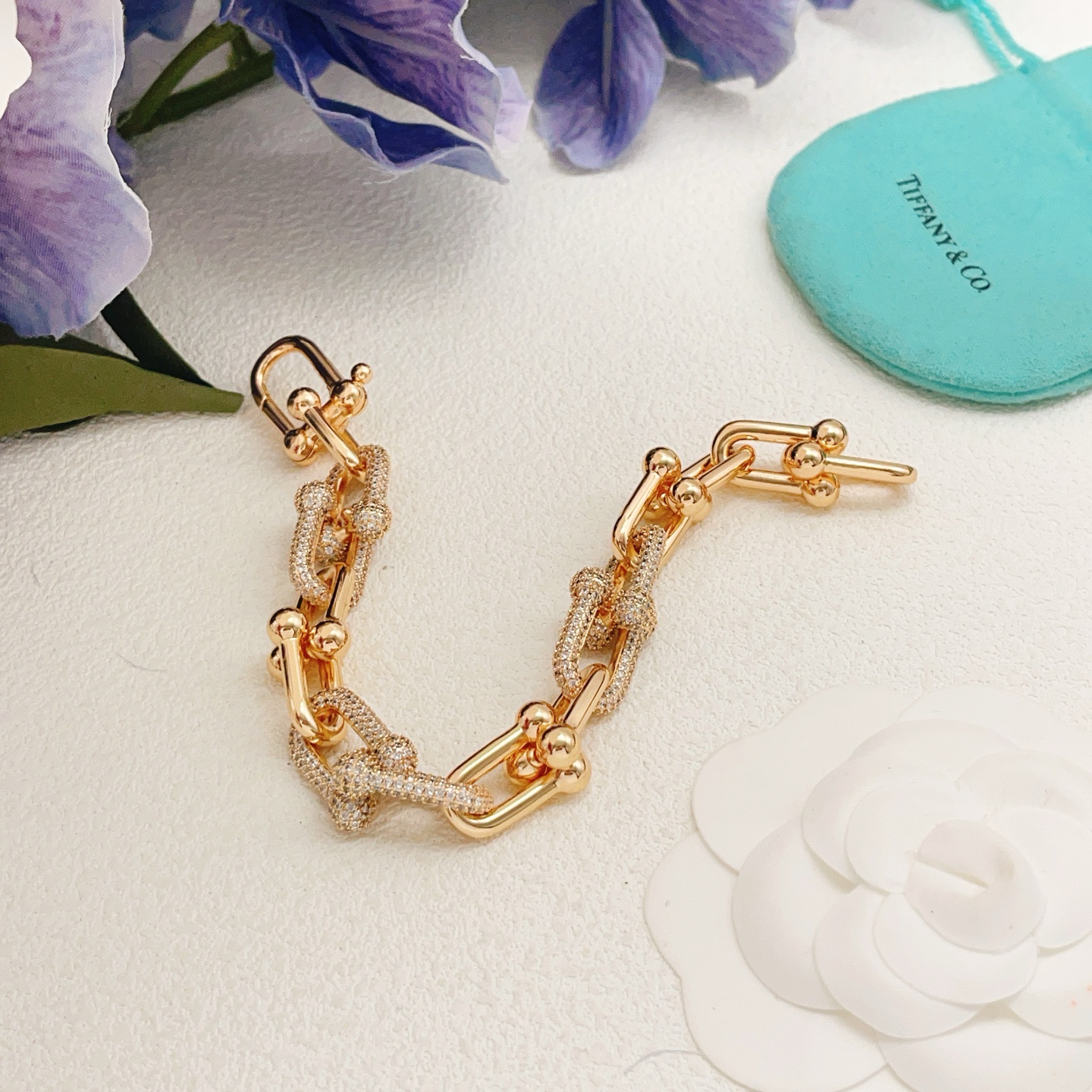 【Tiffany*帝芙尼最新款🆕🆕玫瑰金镶钻马蹄手链】一致官网黄铜材质，非常的上镜‼️设计很特别值得入手高级手工坊系列