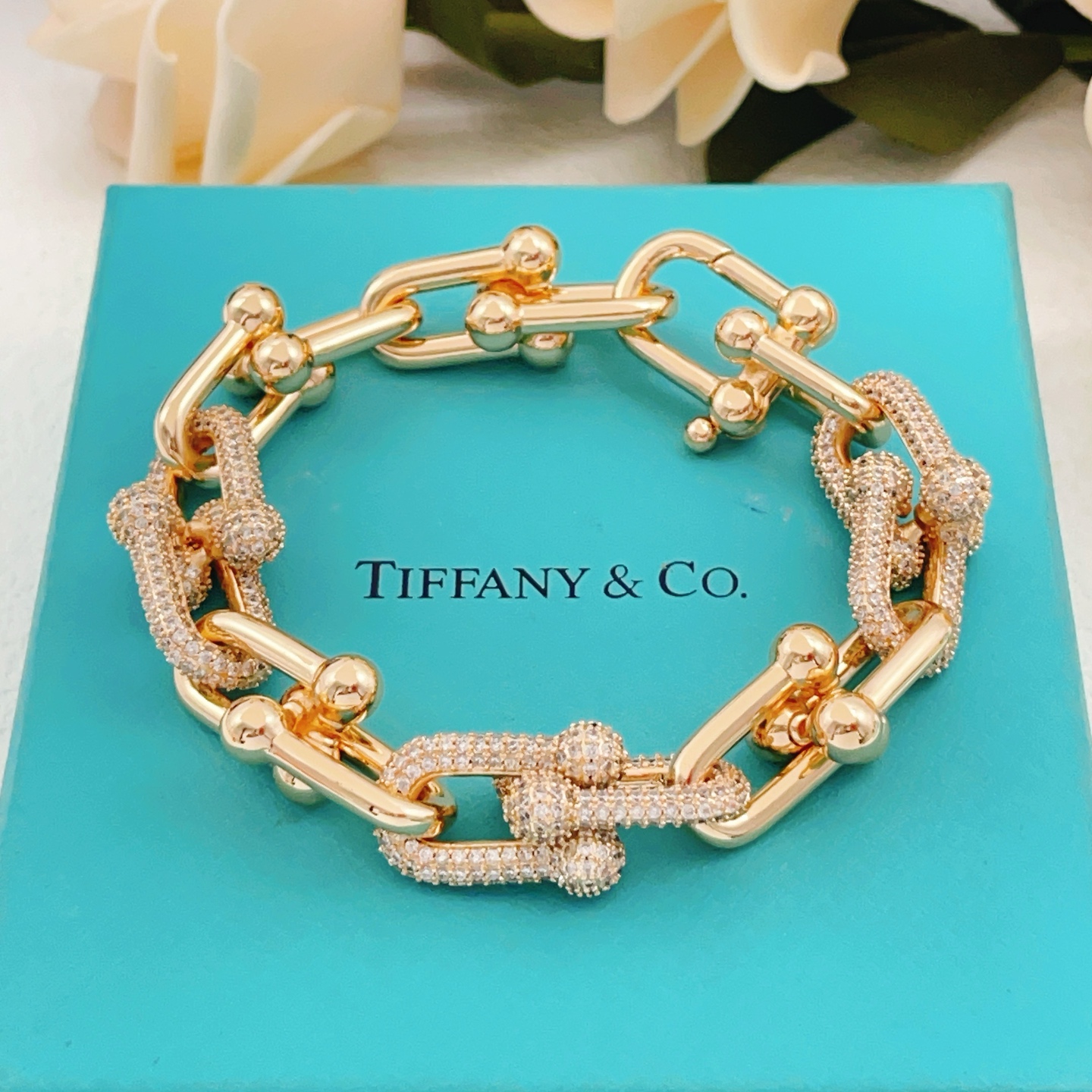 【Tiffany*帝芙尼最新款🆕🆕玫瑰金镶钻马蹄手链】一致官网黄铜材质，非常的上镜‼️设计很特别值得入手高级手工坊系列