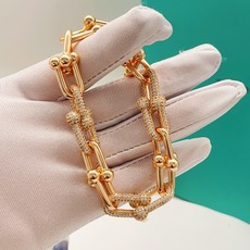 【Tiffany*帝芙尼最新款🆕🆕玫瑰金镶钻马蹄手链】一致官网黄铜材质,非常的上镜‼️设计很特别值得入手高级手工坊系列 【Tiffany*帝芙尼最新款🆕🆕玫瑰金镶钻马蹄手链】一致官网黄铜材质,非常的上镜‼️设计很特别值得入手高级手工坊系列