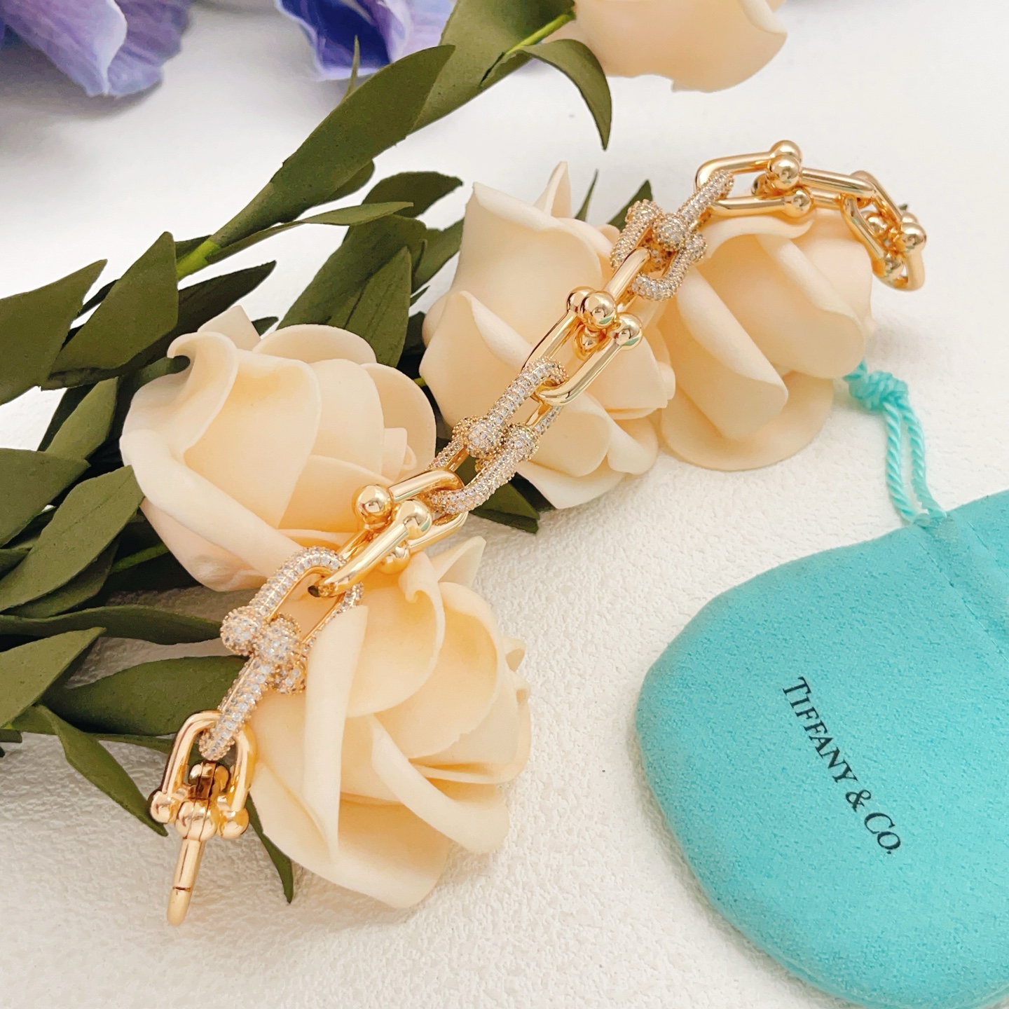 【Tiffany*帝芙尼最新款🆕🆕玫瑰金镶钻马蹄手链】一致官网黄铜材质，非常的上镜‼️设计很特别值得入手高级手工坊系列