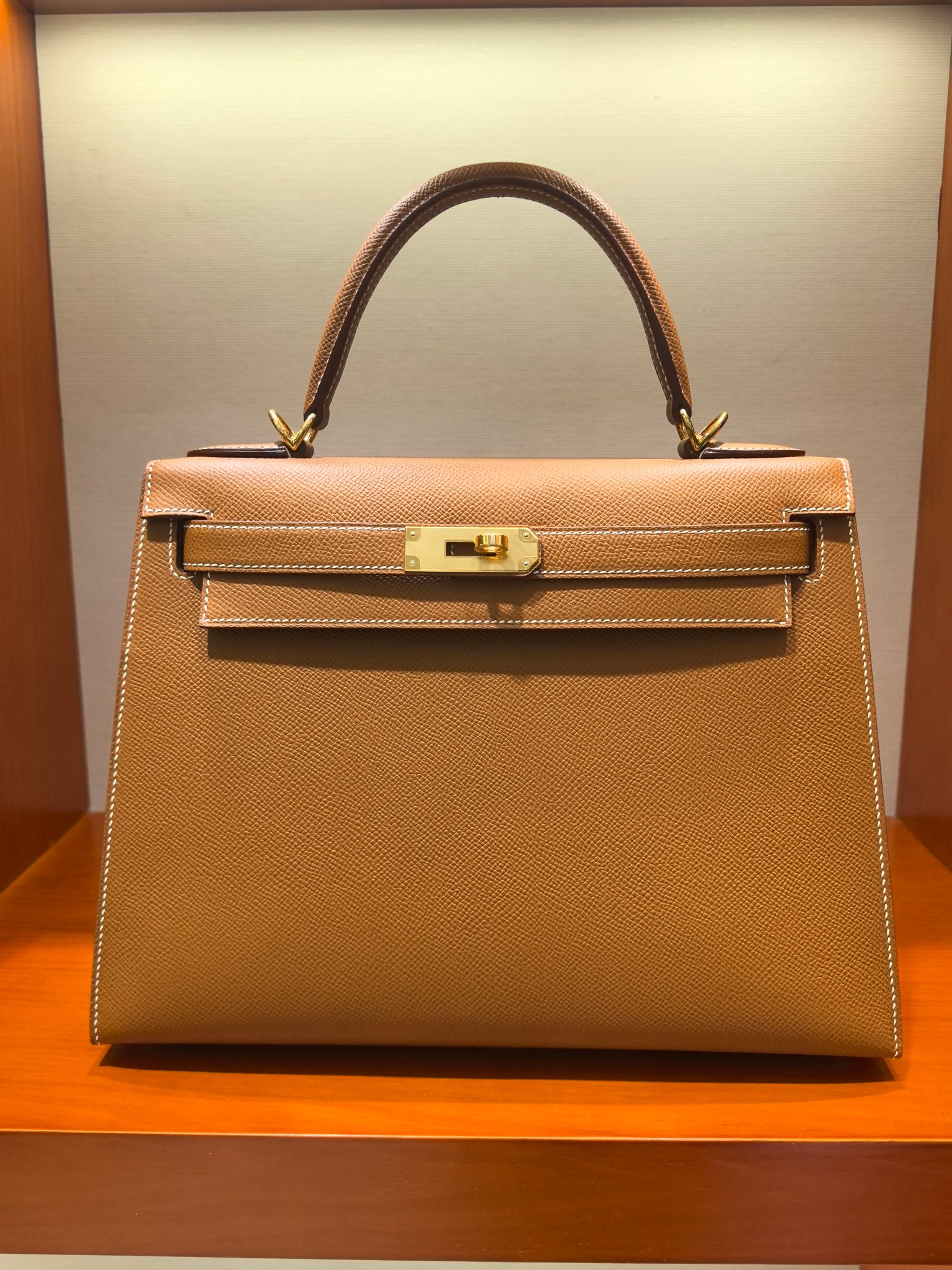 Elegante Bolso de Mano de Cuero Genuino, Estilo Clásico y Sofisticado