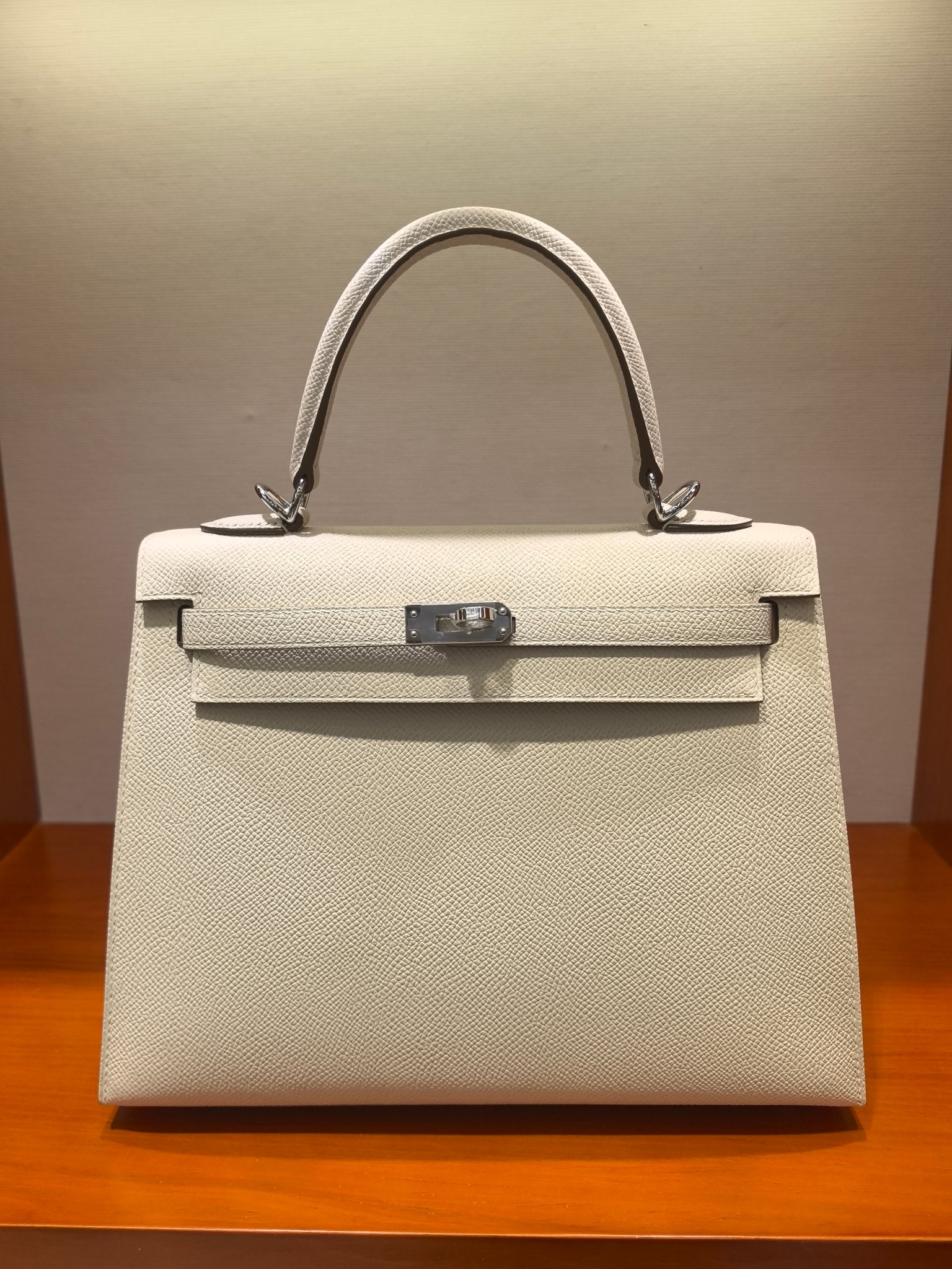Hermes Kelly 25 Sellier Handbag Verso Craie/Craie Epsom with Palladium Hardware
