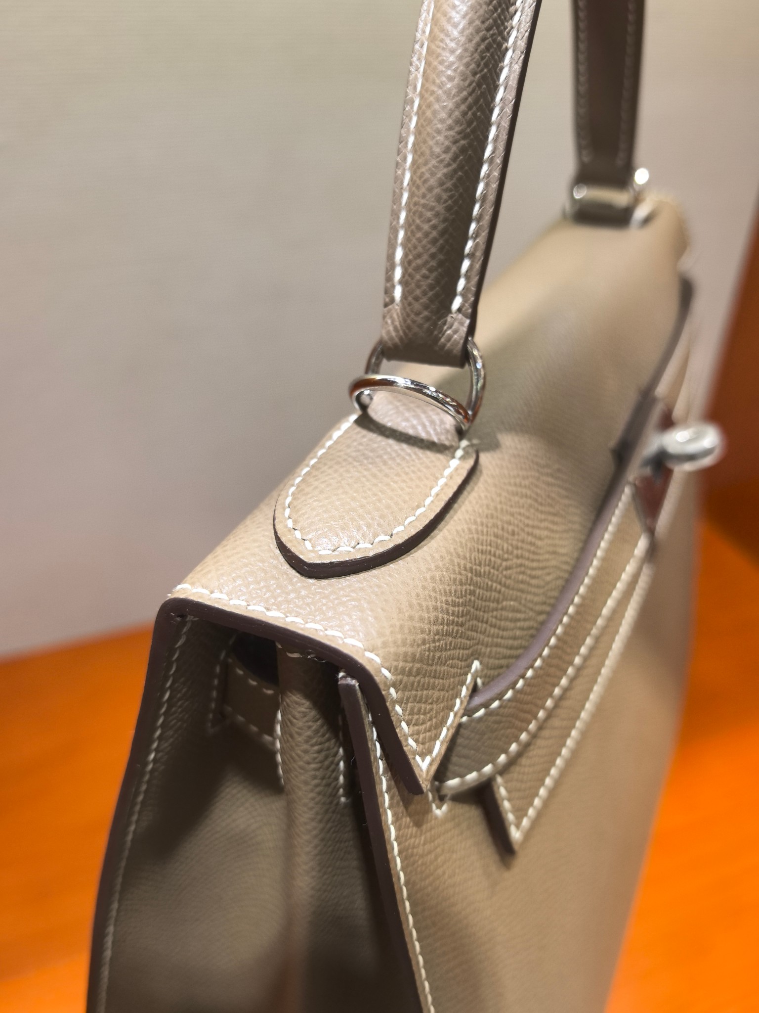 Hermès Kelly 28cm Epsom Leather Handbag in Elephant Gray with Silver Hardware 6 a1727686146013 2156