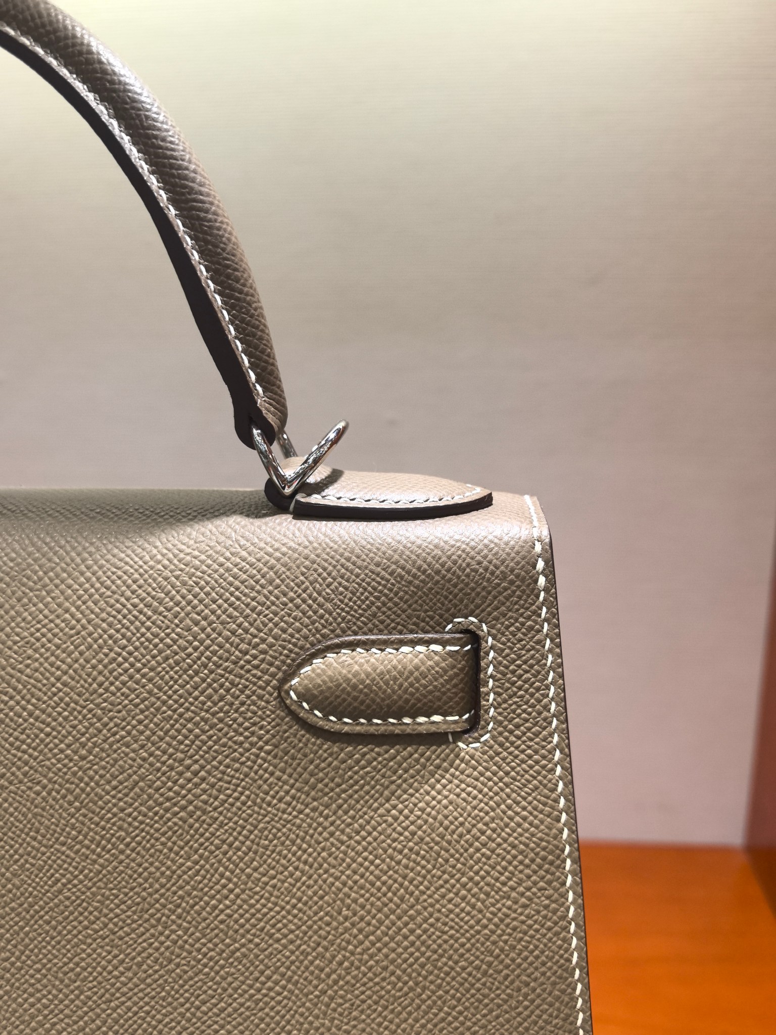 Hermès Kelly 28cm Epsom Leather Handbag in Elephant Gray with Silver Hardware 5 a1727686146078 4164