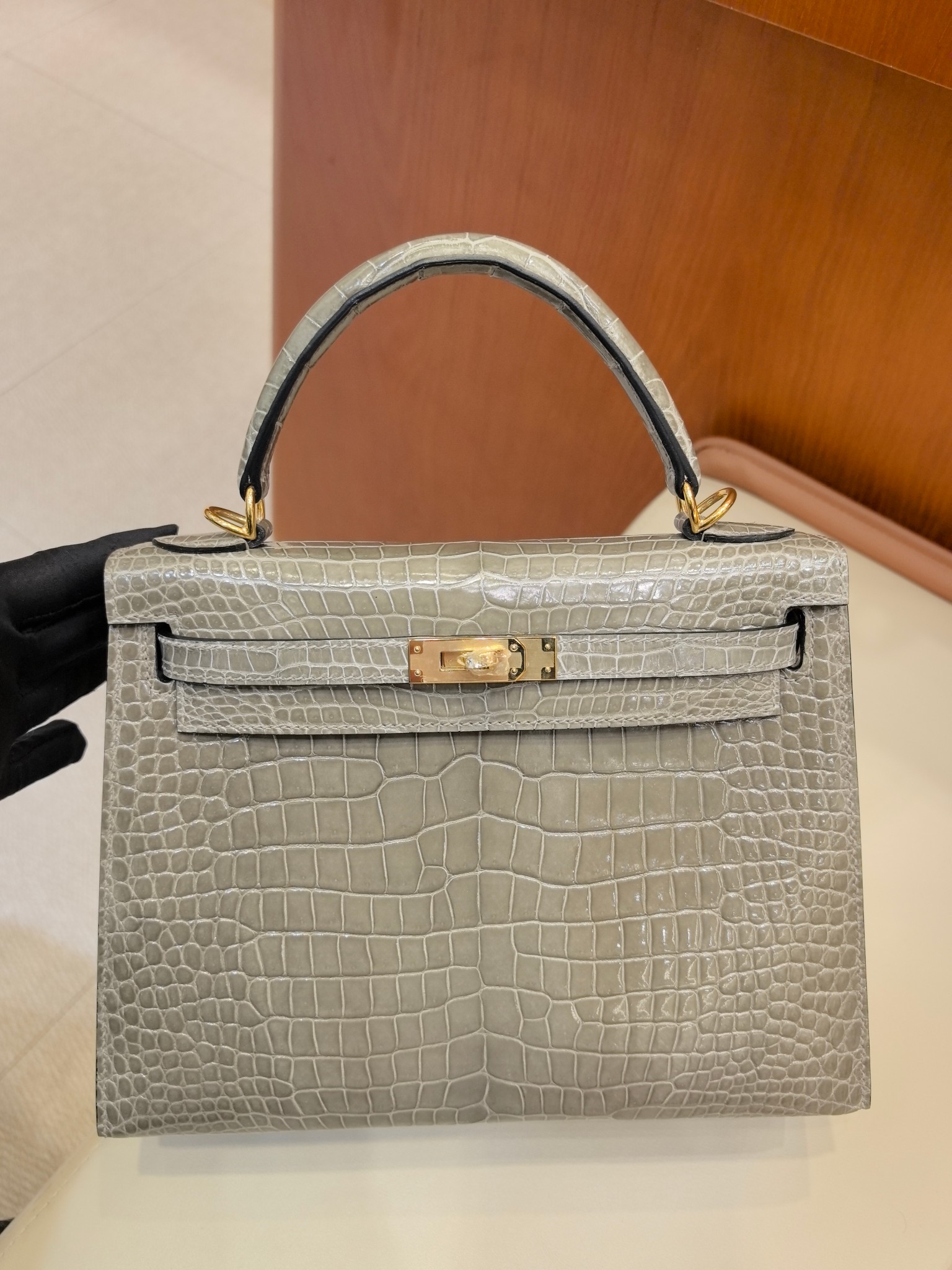 Elegante Hermes Kelly Tas in Grijs Alligatorleder met Gouden Hardware