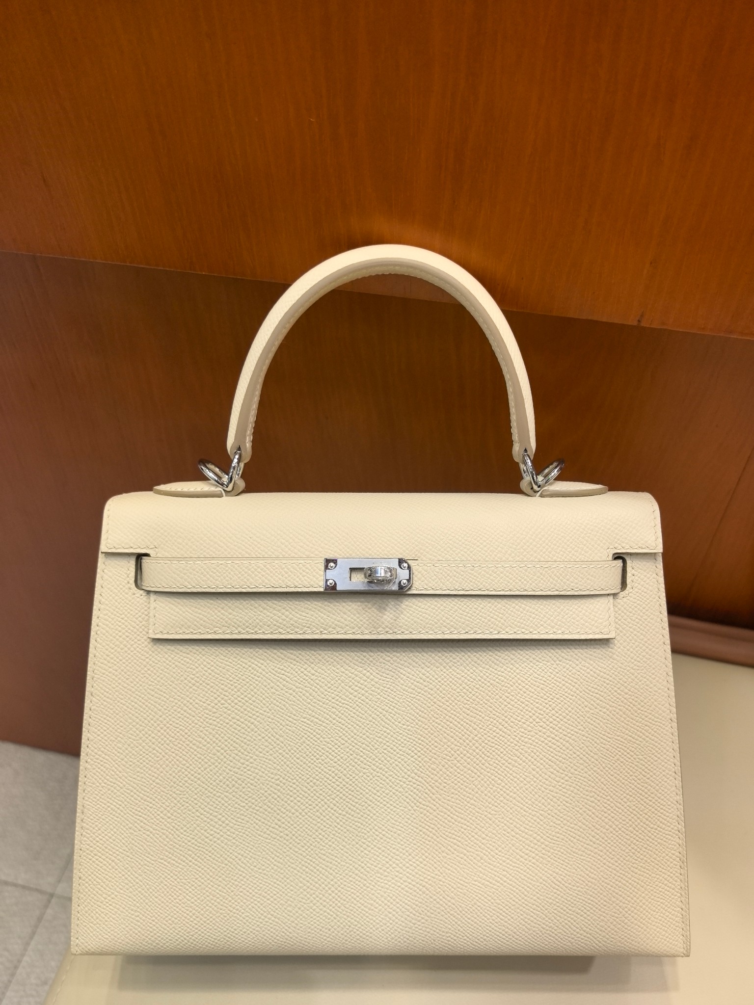 Hermès Kelly 25cm Epsom Leer Melkwit Zilveren Sluiting Handgemaakte Tas