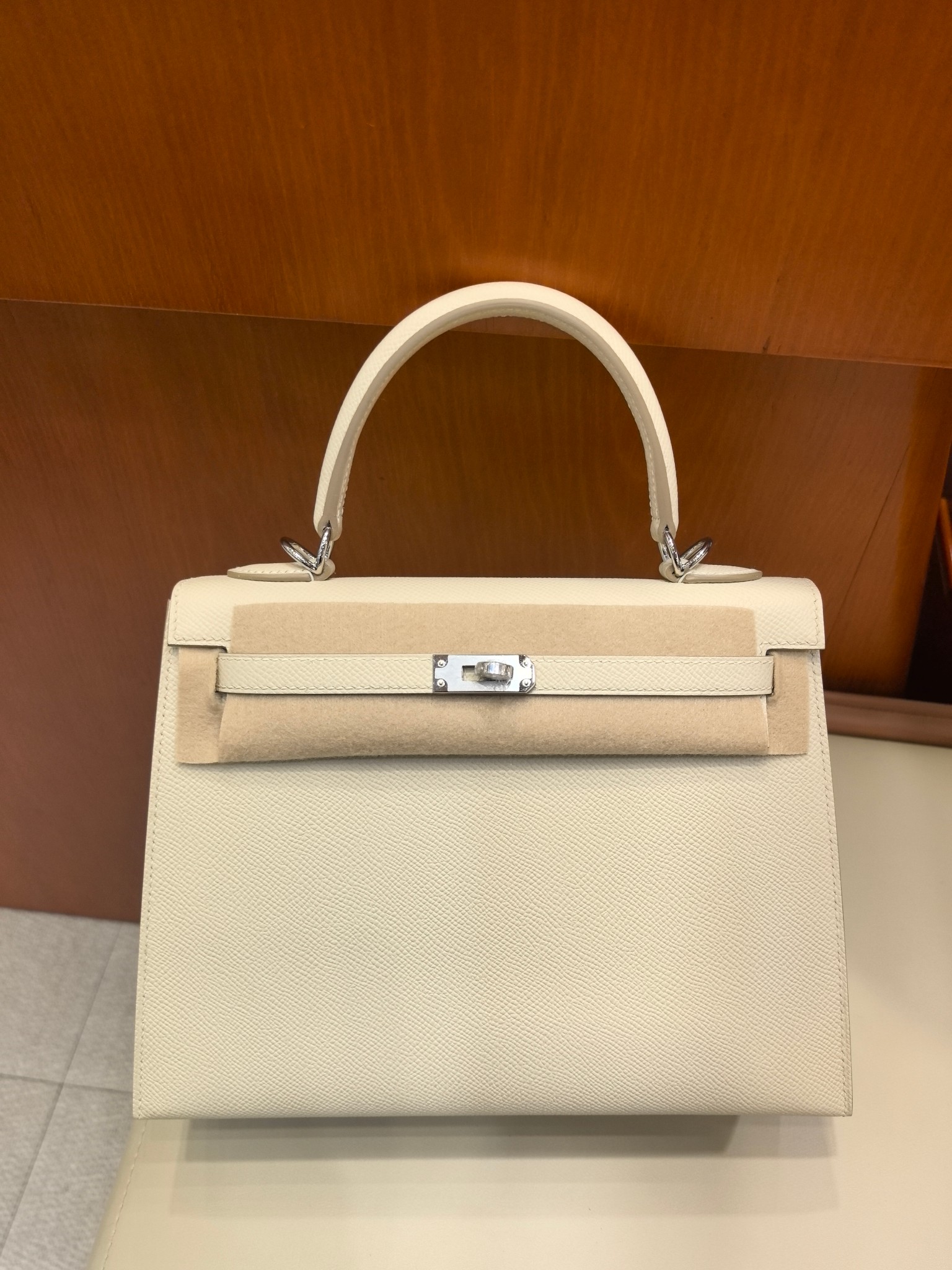 Hermès Kelly Bag - Exquisite Leather Craftsmanship, Timeless Elegance