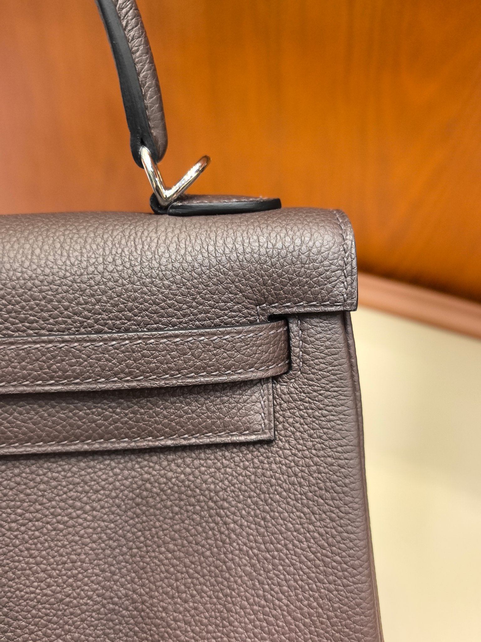 Elegant Brown Togo Leather Kelly Bag with Silver Hardware - 25cm 5 a1746864046809 3887
