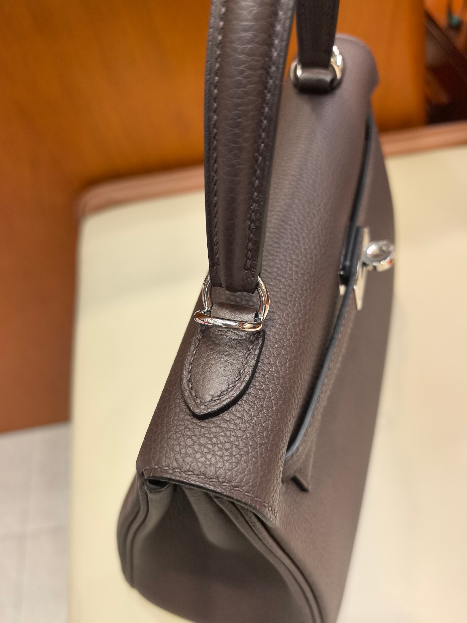 Elegant Brown Togo Leather Kelly Bag with Silver Hardware - 25cm 7 a1746864055397 6836