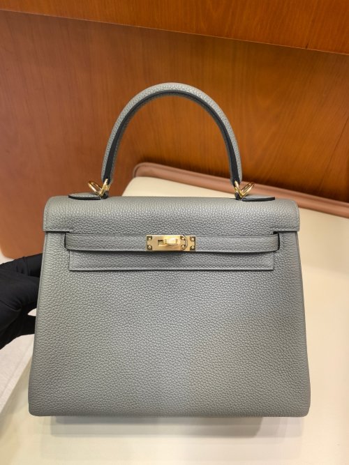 Hermès Kelly 25 Togo Leather Handbag Grey Gold Hardware, Luxury and Handmade 1 Hermès Kelly 25 Togo Leather Handbag Grey Gold Hardware, Luxury and Handmade