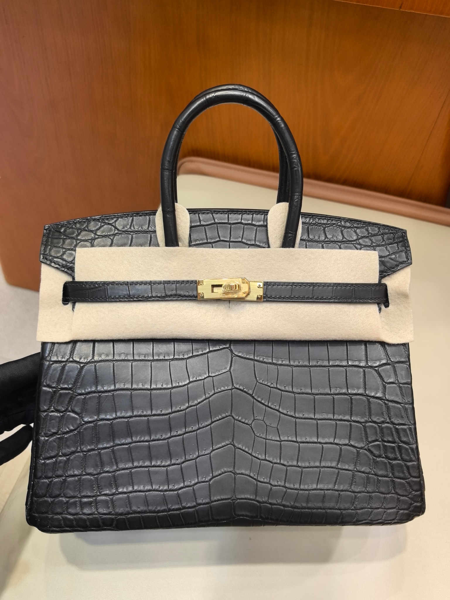 Bolso Birkin de Hermes en piel de cocodrilo negro | Elegancia atemporal