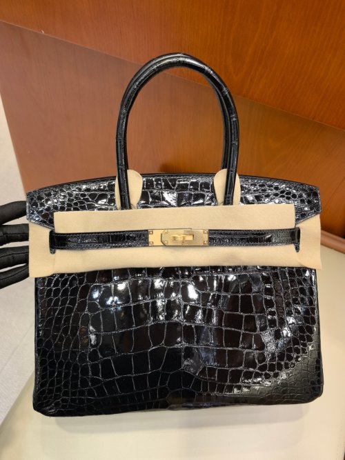 Luxurious Black Crocodile Leather Birkin Bag with Gold Hardware - Stylish Handbag