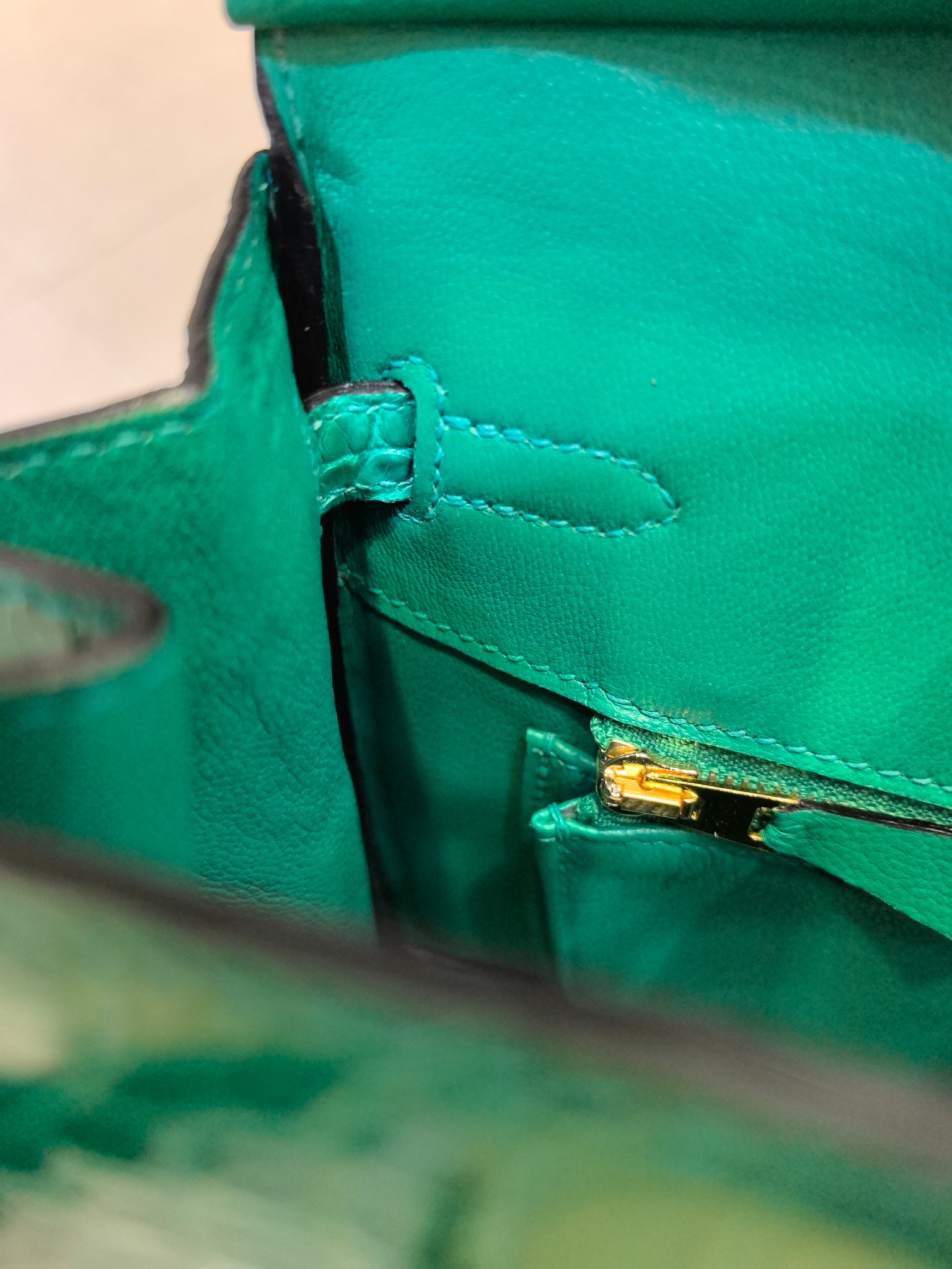 Hermès Birkin 25 Alligator Emerald Green Gold Hardware Handbag 9 a1750593506398 1403