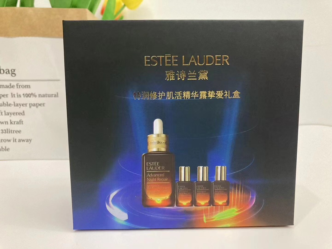 95。新版雅诗兰黛特润精华1+3礼盒 🔜 明通版.高质量❗️🇺🇸Estee Lauder 雅诗兰黛小棕瓶特润1拖3套盒【新版】 内含（50ml*1+5ml*3）对标原版 明通版本 细节全对版 同步正品质量 件40套 配中文标 优势现…