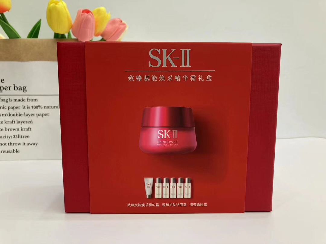 180. SK大红瓶面霜1+6礼盒 🔜 明通版.高质量❗️新品[烟花][烟花]SK-II/SK2新版大红瓶面霜一拖六套盒 内含：（大红瓶滋润面霜80g*1+清莹露30ml*5+洗面奶20g*1） 明通版本 细节全对版 同步正品质量 配中…