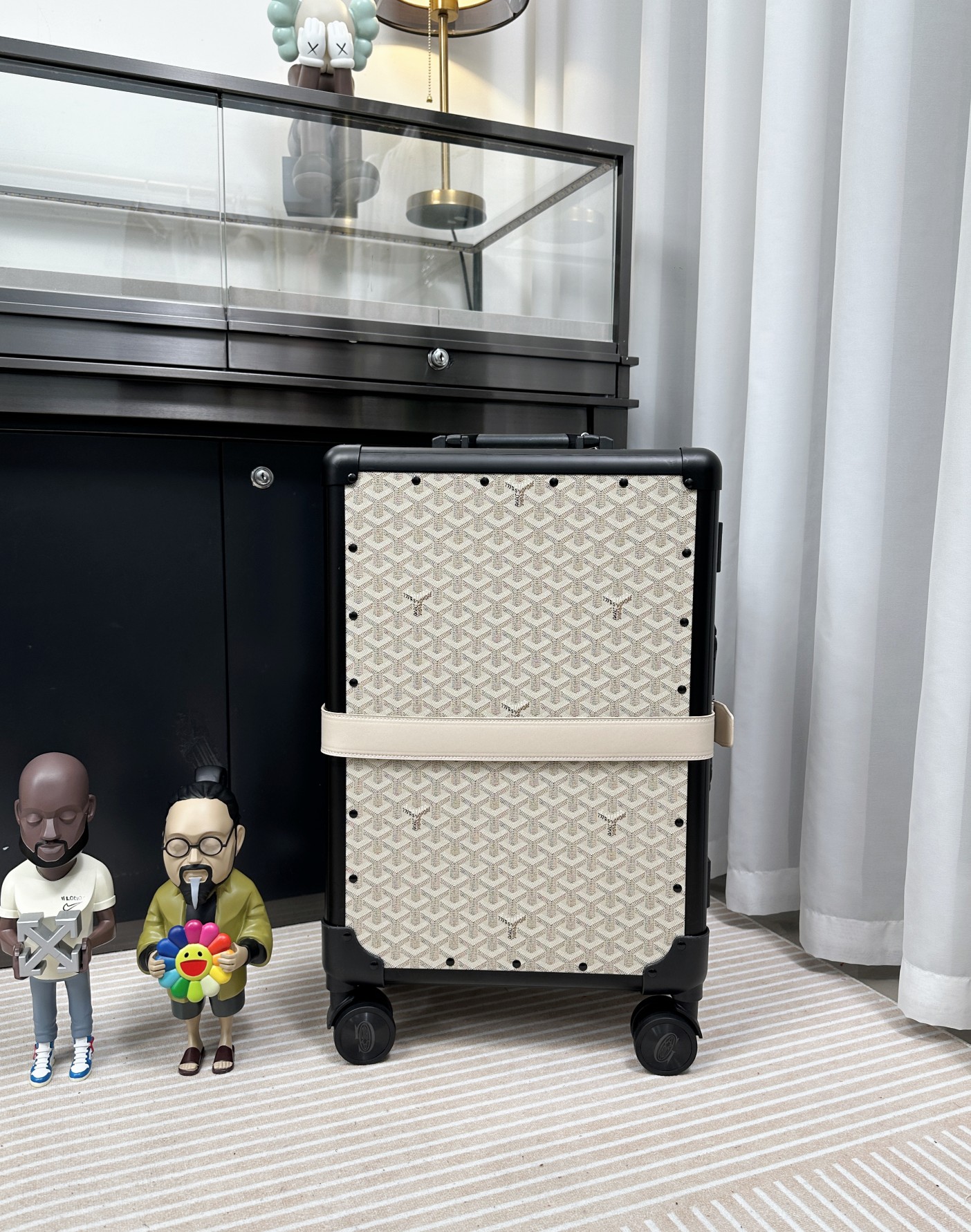 NO:269921,Goya Goyard suitcase/trolley case has another new fashion favorite. This retro trolley has its own unique fashion and capable style, and all its strength and appearance are online!  The iconic printed pattern is equipped with aluminum frame, stylish and durable. 20-inch/boarding case (length, width and height 37×21×57),19860909戈雅 Goyard 行李箱/拉杆箱 又来一组时尚新宠,这种复古形的拉箱有自己独特的一种时尚干练风,实力颜值都在线盘他！标志性的印花图案配铝框,时尚又耐用. 20寸/登机箱（长宽高37×21×57）,,luggage