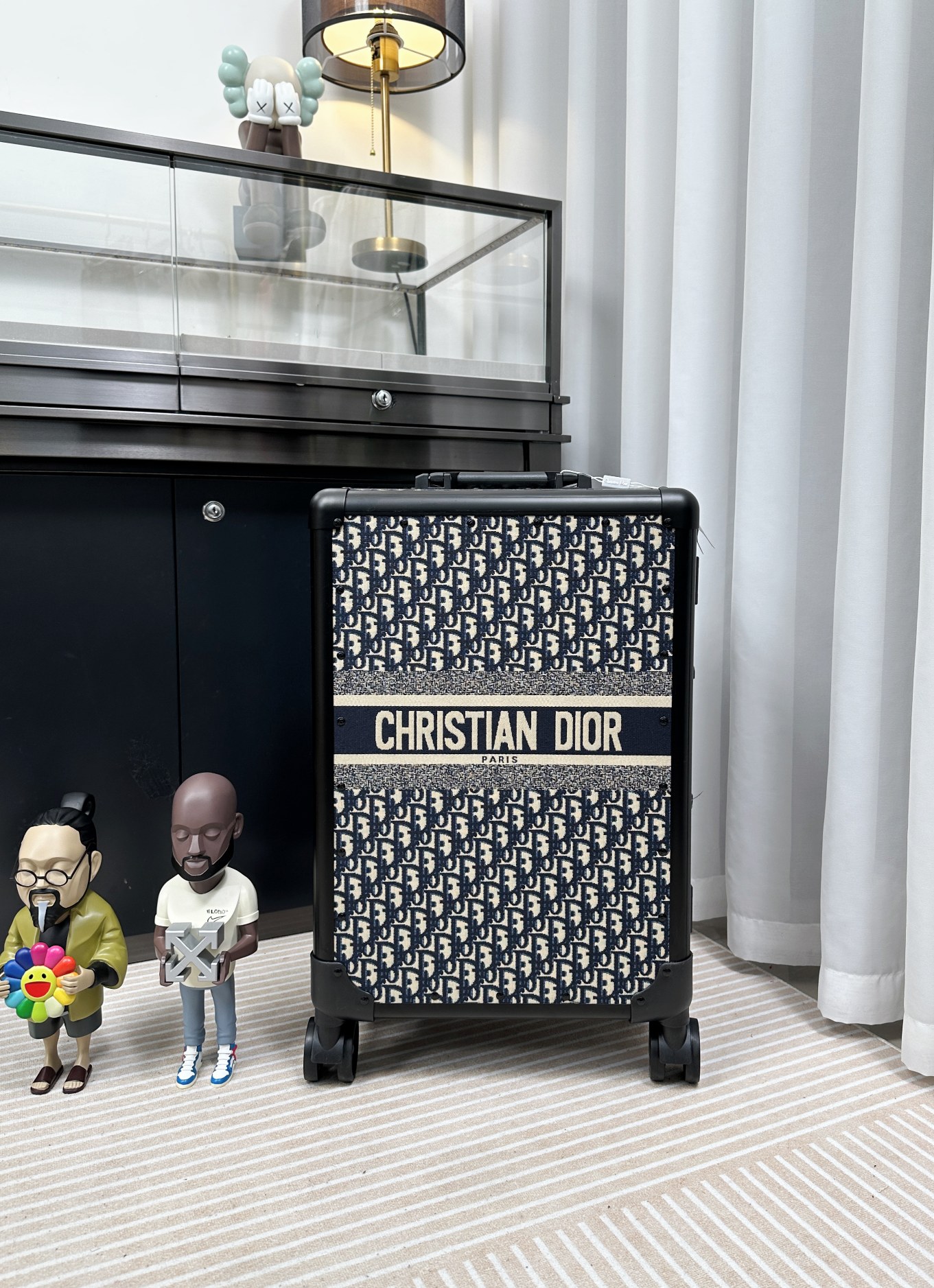 NO:269702,Christian Di0r suitcase/trolley case has another set of fashion new favorites. This retro trolley has its own unique fashion and capable style, and all its strength and appearance are all online!  The iconic oblique retro printed pattern with aluminum frame is stylish and durable. 20 inch/boarding case Length, width and height 37*21*57 CM 24 inch/tour box Length, width and height 72.5*45*31 CM,19860909迪.奥 Christian Di0r 行李箱/拉杆箱 又来一组时尚新宠,这种复古形的拉箱有自己独特的一种时尚干练风,实力颜值都在线盘他！标志性的oblique 复古印花图案配铝框,时尚又耐用.  20寸/登机箱 长宽高 37*21*57 CM 24寸/拖运箱 长宽高72.5*45*31 CM,,luggage
