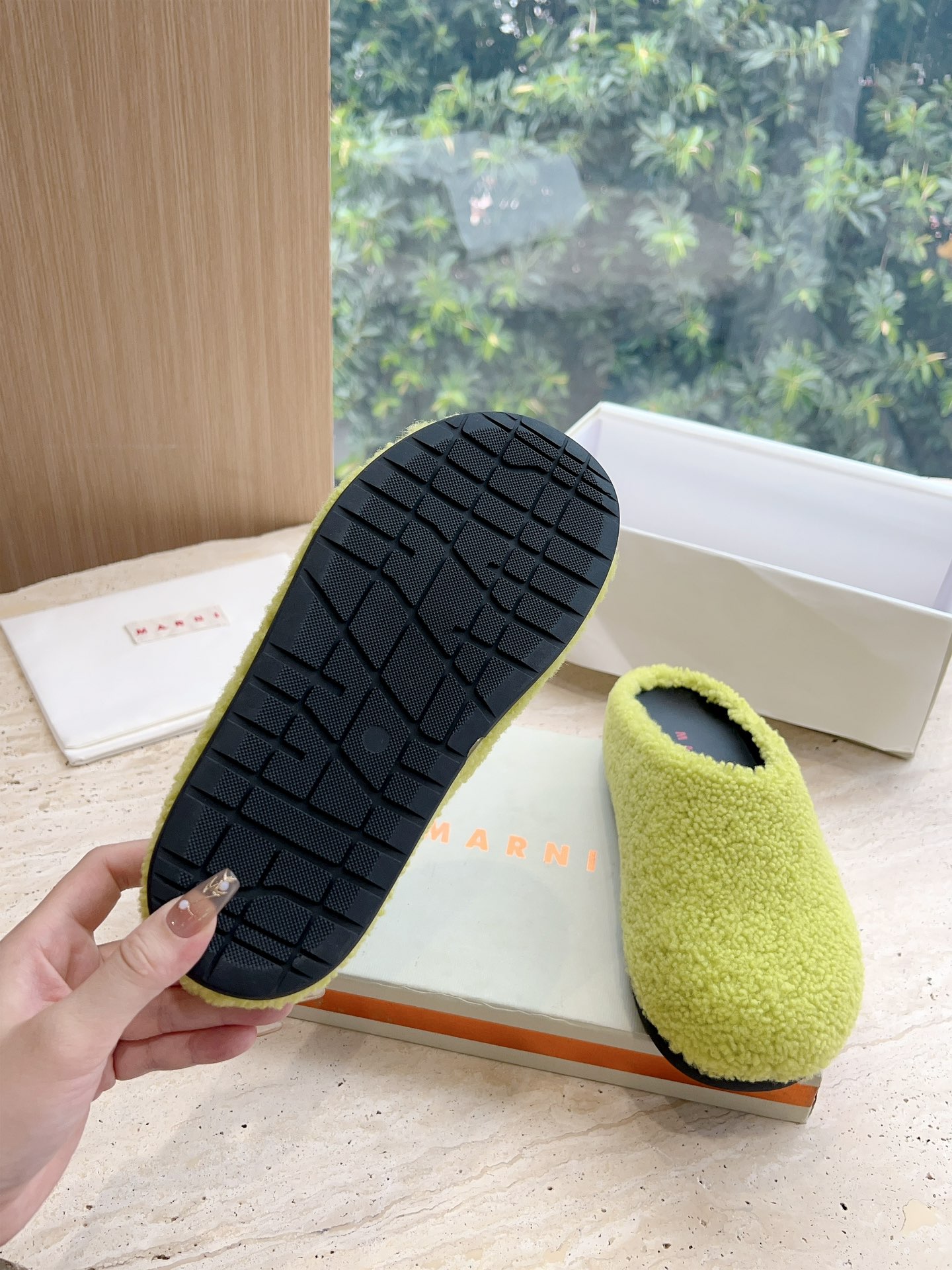 New 2023 Mani Lambskin Sandals: Stylish, Red, and Comfortable! - 图片 9