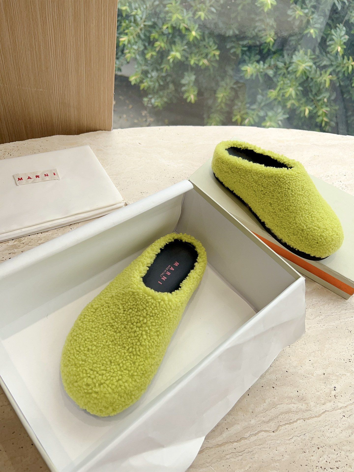 New 2023 Mani Lambskin Sandals: Stylish, Red, and Comfortable! - 图片 2