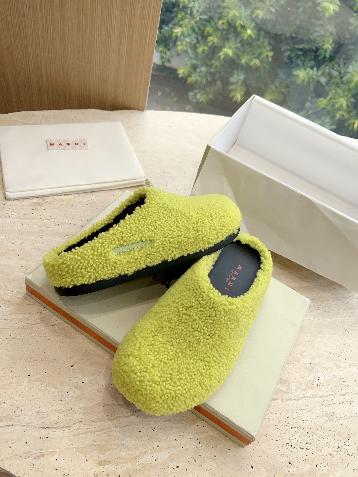 New 2023 Mani Lambskin Sandals: Stylish, Red, and Comfortable! - 图片 5